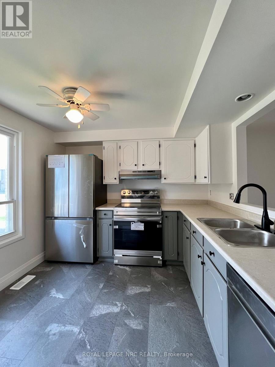 81 - 242 Lakeport Road, St. Catharines, Ontario L2N 6V2 - Photo 9 - X12527206