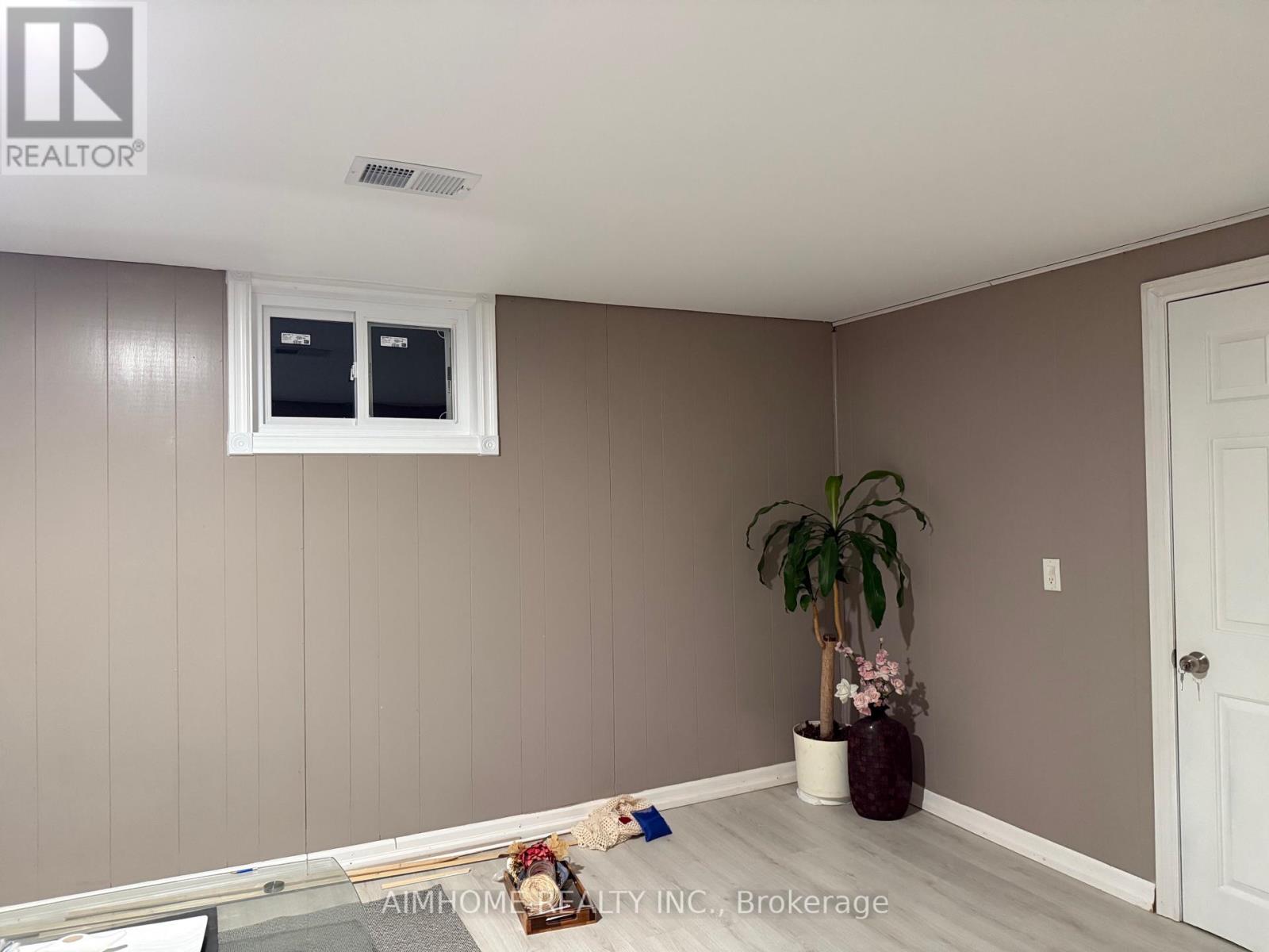 #1bast - 22 Daleside Crescent, Toronto, Ontario  M4A 2H6 - Photo 5 - C12387352