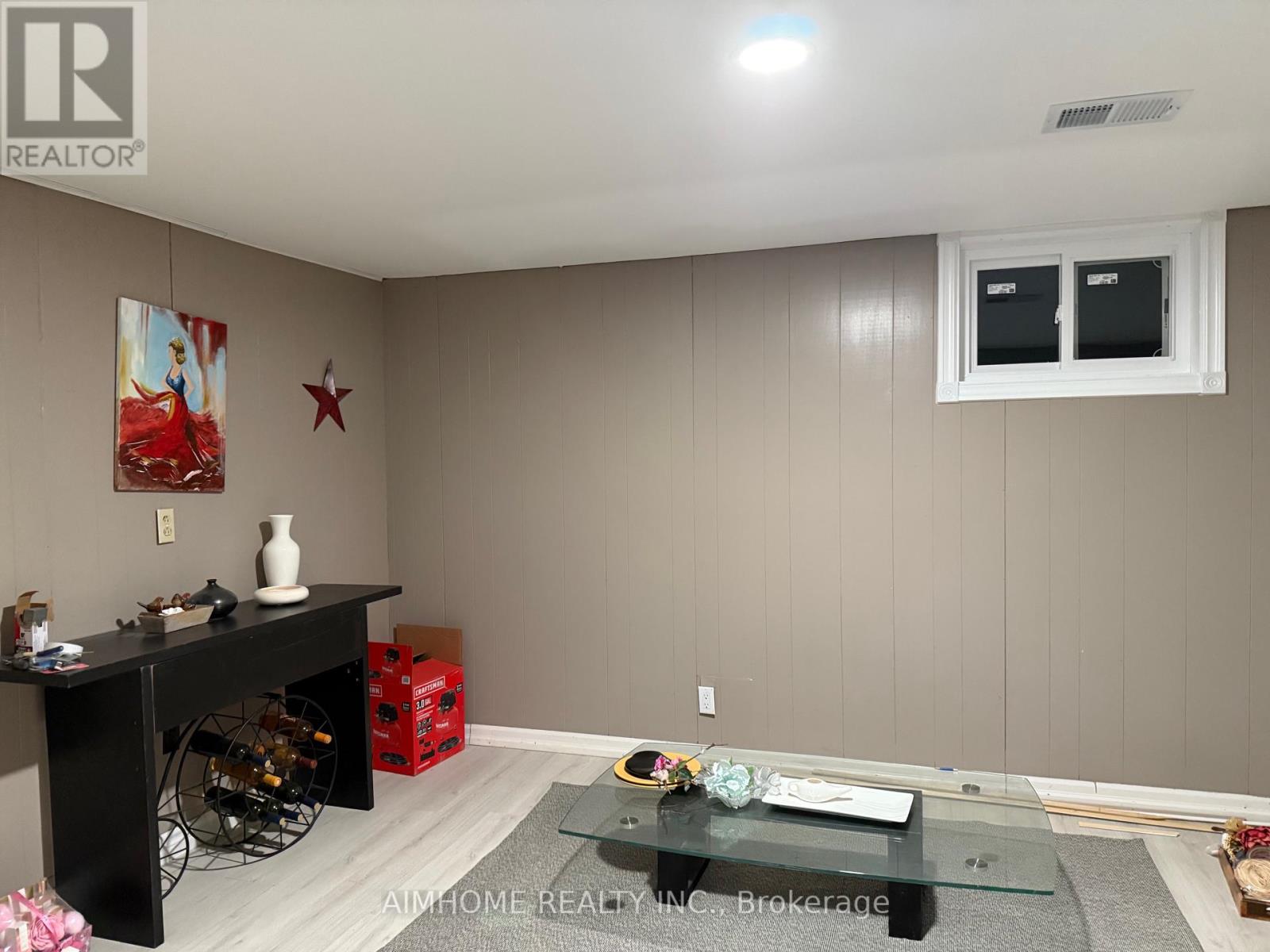 #1bast - 22 Daleside Crescent, Toronto, Ontario  M4A 2H6 - Photo 2 - C12387352