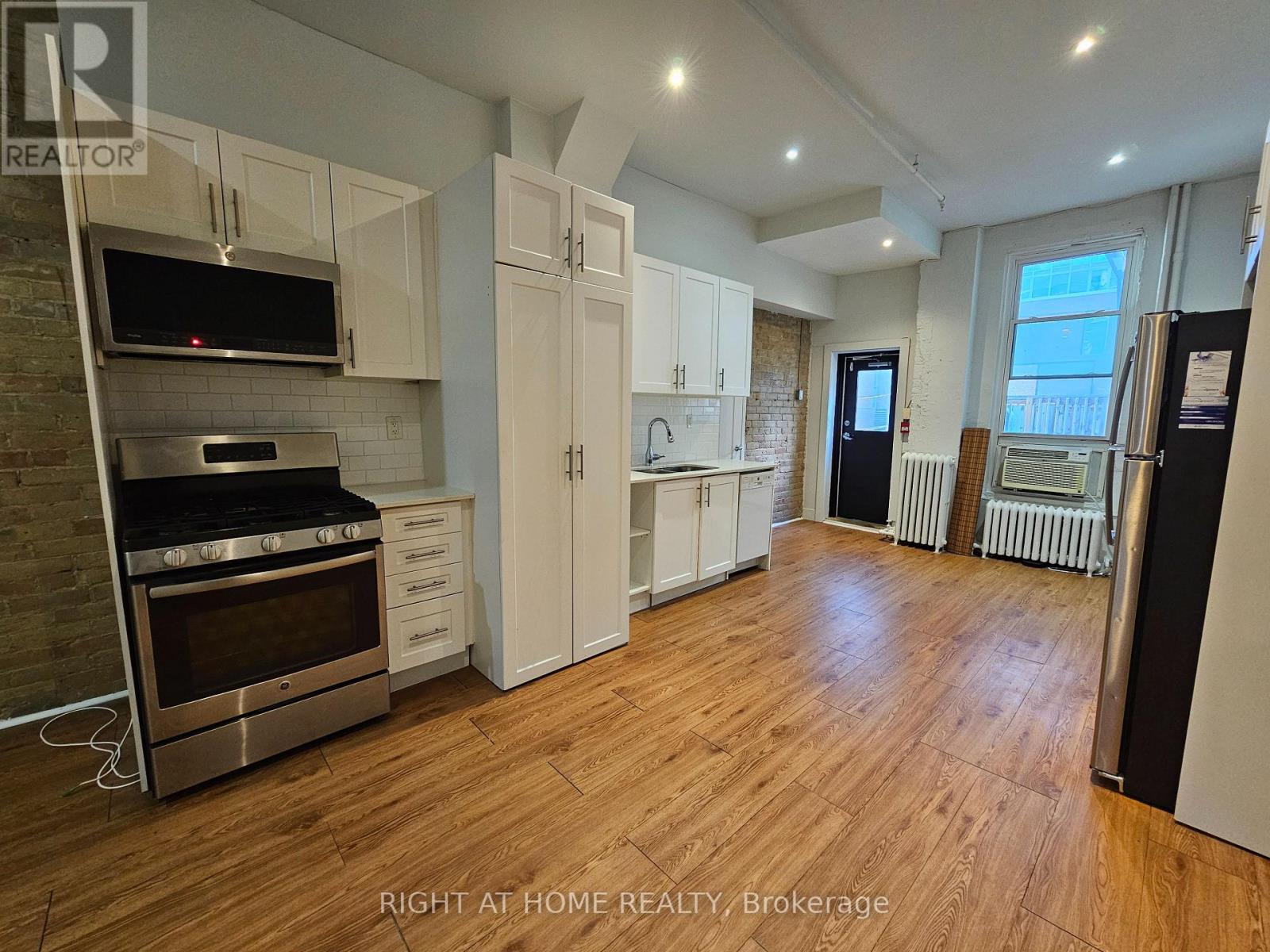 2 - 437 Spadina Avenue, Toronto, Ontario  M5T 2G6 - Photo 14 - C12527216