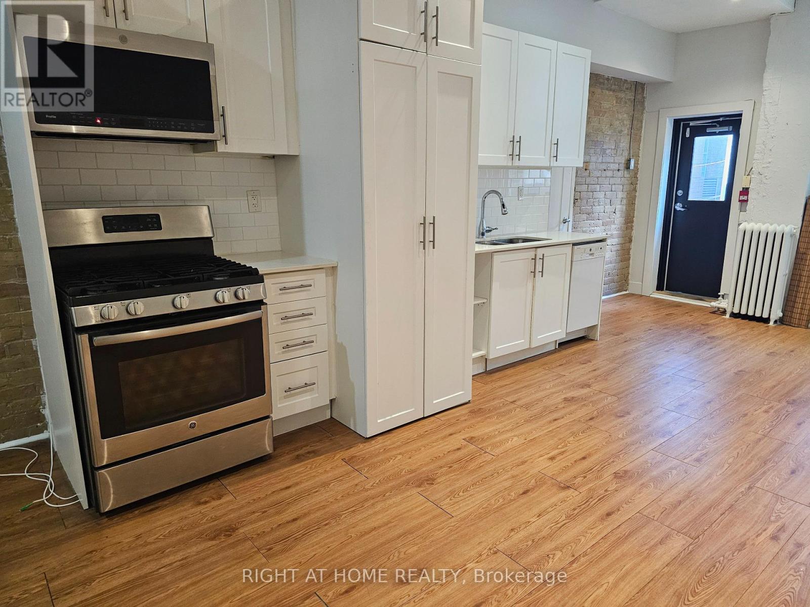 2 - 437 Spadina Avenue, Toronto, Ontario  M5T 2G6 - Photo 7 - C12527216