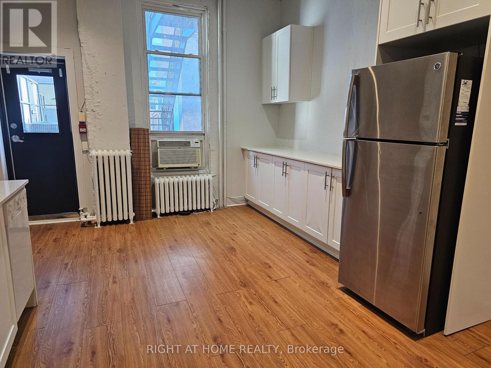 2 - 437 Spadina Avenue, Toronto, Ontario  M5T 2G6 - Photo 8 - C12527216