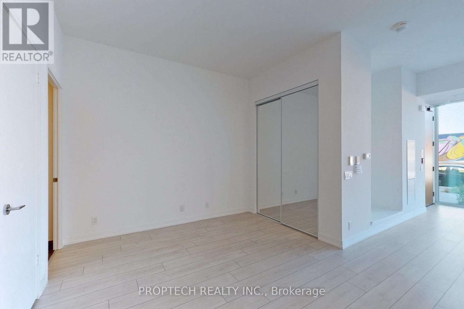 Th12 - 7 Buttermill Avenue, Vaughan, Ontario  L4K 0M5 - Photo 13 - N12527222