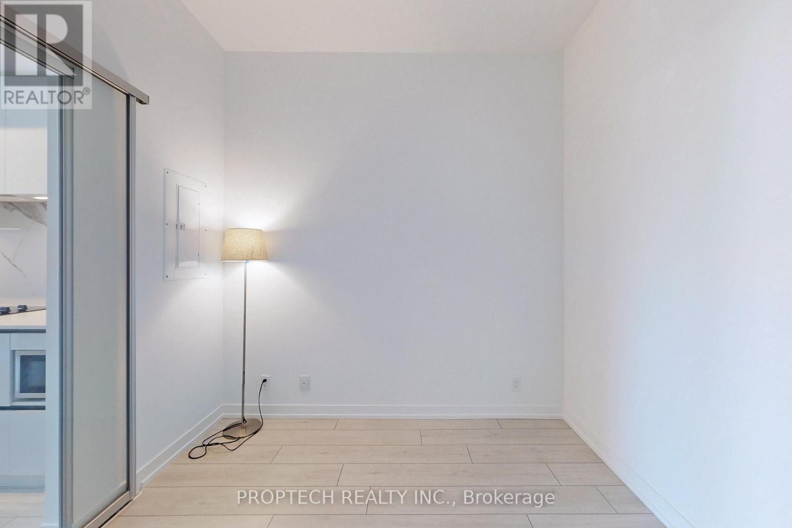 Th12 - 7 Buttermill Avenue, Vaughan, Ontario  L4K 0M5 - Photo 14 - N12527222