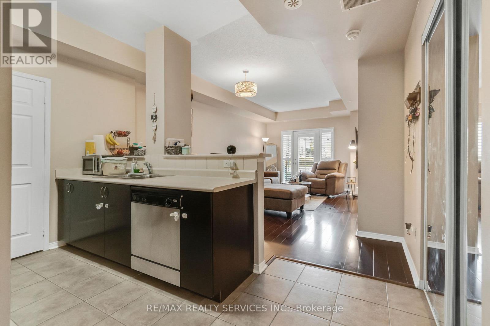 101 - 5150 Winston Churchill Boulevard, Mississauga, Ontario  L5M 0P1 - Photo 2 - W12527214