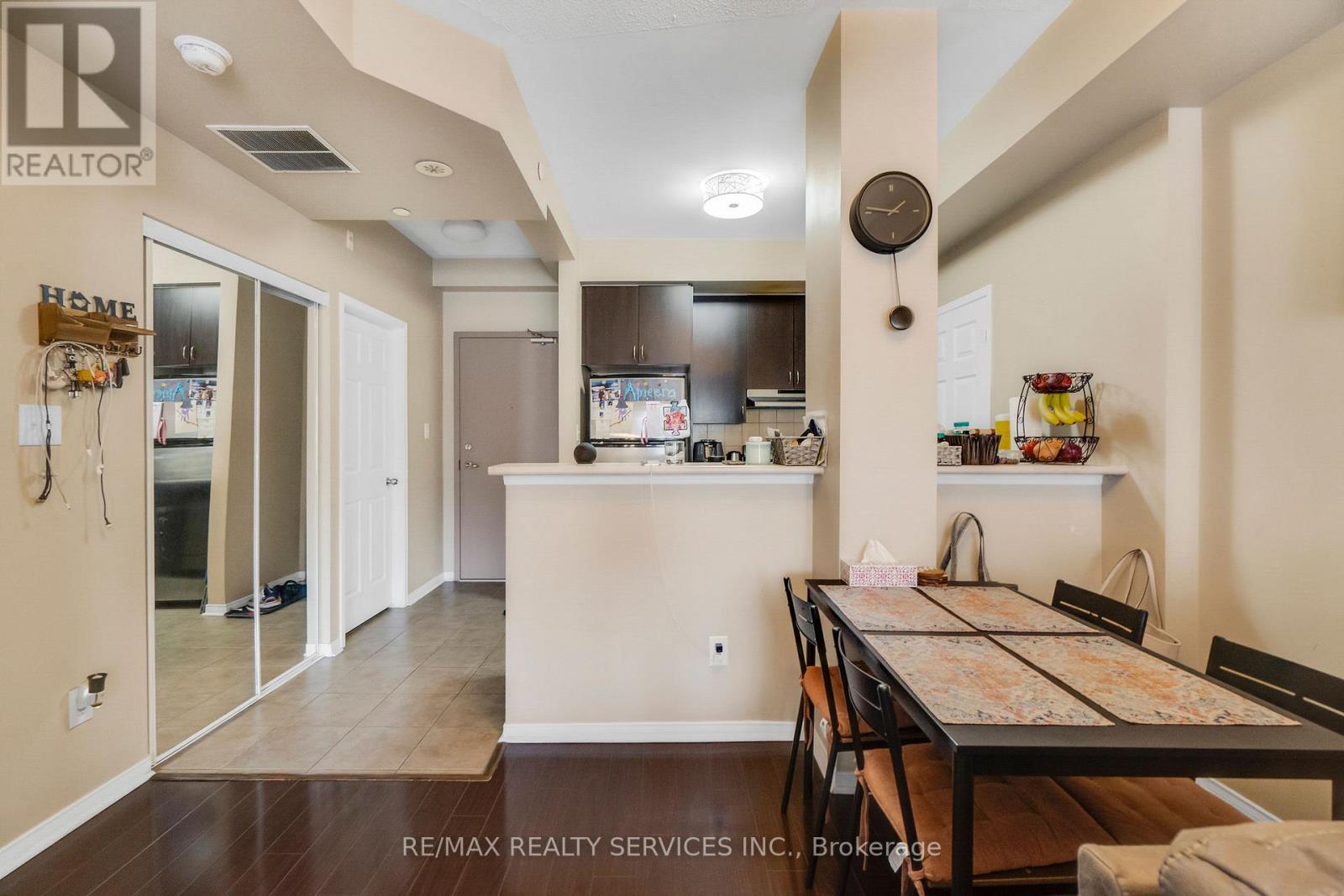 101 - 5150 Winston Churchill Boulevard, Mississauga, Ontario  L5M 0P1 - Photo 4 - W12527214