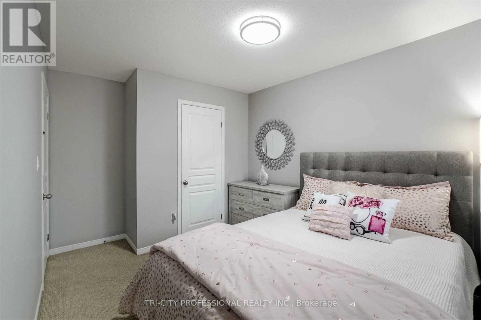 40 - 170 Palacebeach Trail, Hamilton, Ontario  L8E 0H2 - Photo 13 - X12527224