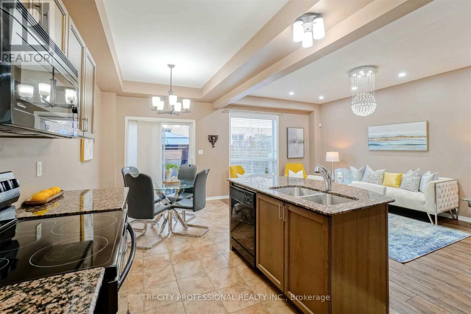 40 - 170 Palacebeach Trail, Hamilton, Ontario  L8E 0H2 - Photo 2 - X12527224