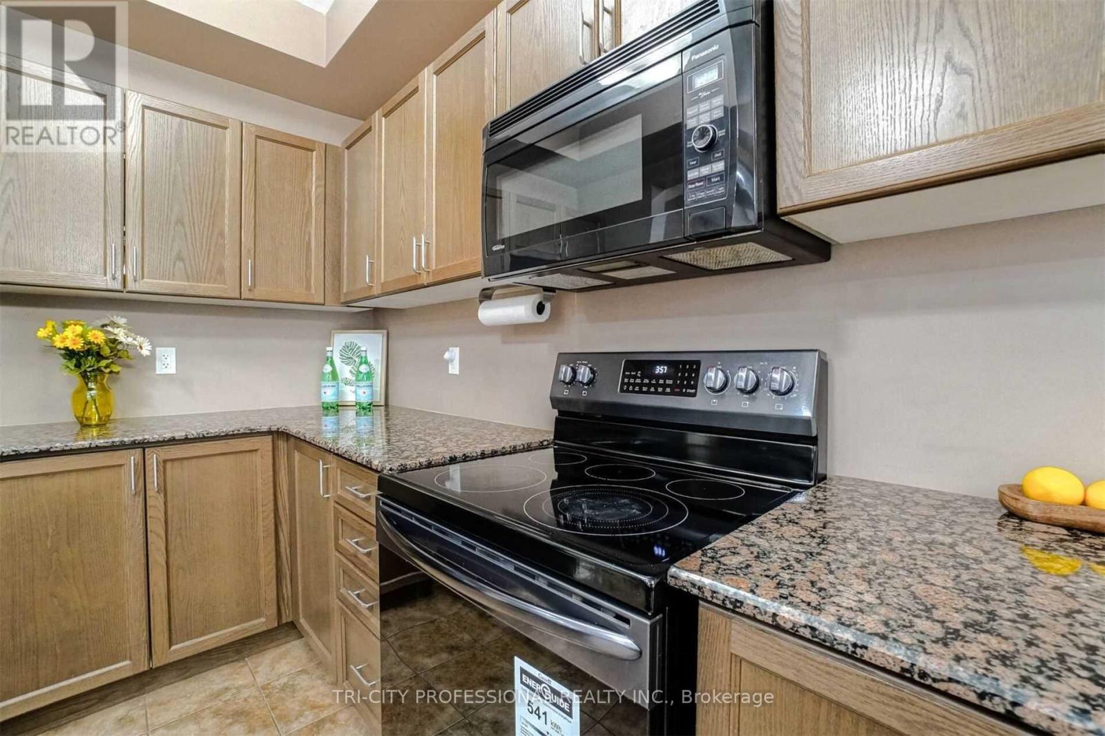 40 - 170 Palacebeach Trail, Hamilton, Ontario  L8E 0H2 - Photo 3 - X12527224