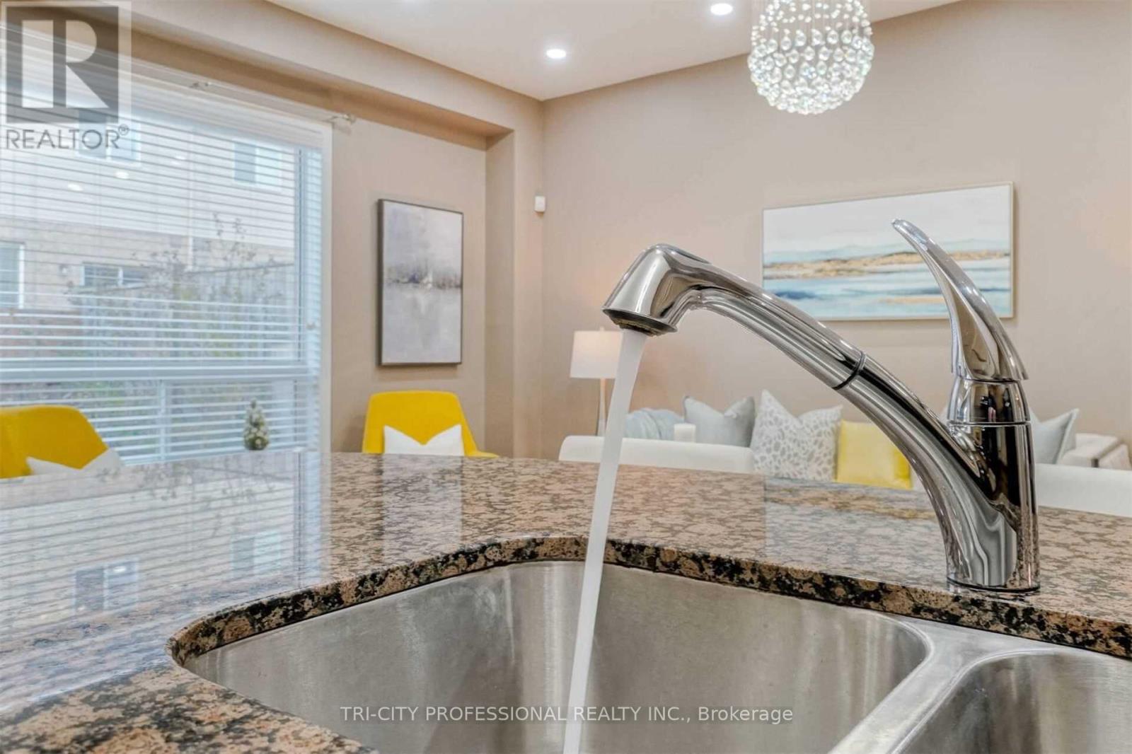 40 - 170 Palacebeach Trail, Hamilton, Ontario  L8E 0H2 - Photo 4 - X12527224