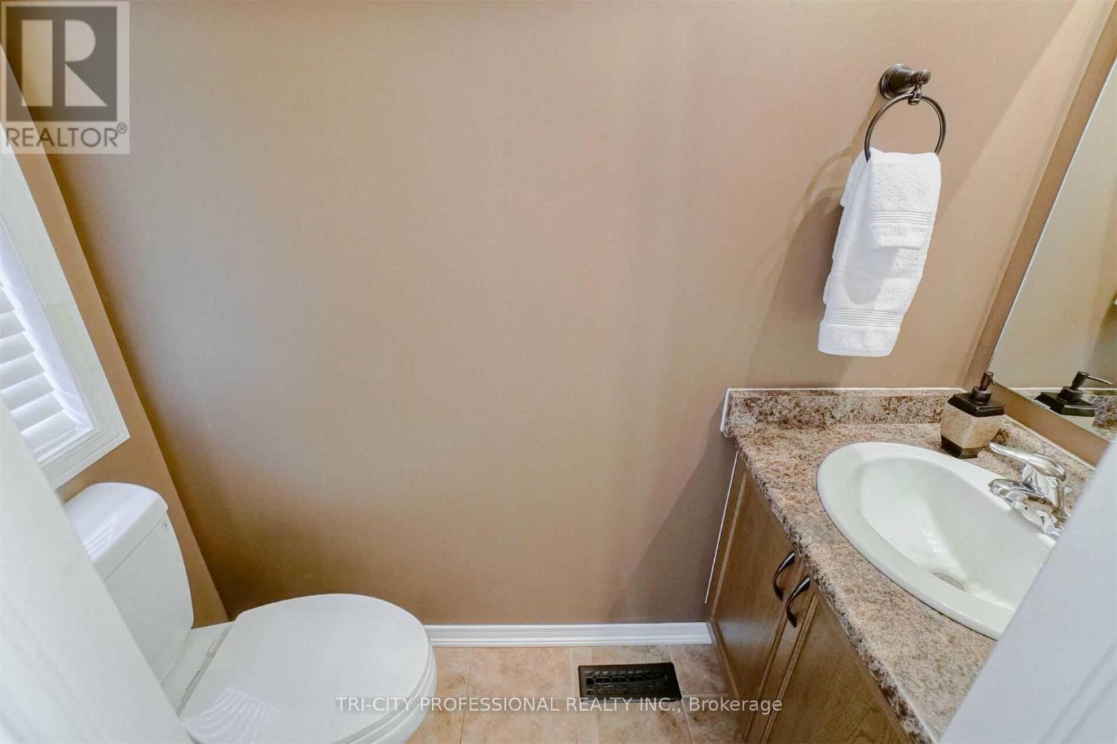 40 - 170 Palacebeach Trail, Hamilton, Ontario  L8E 0H2 - Photo 5 - X12527224