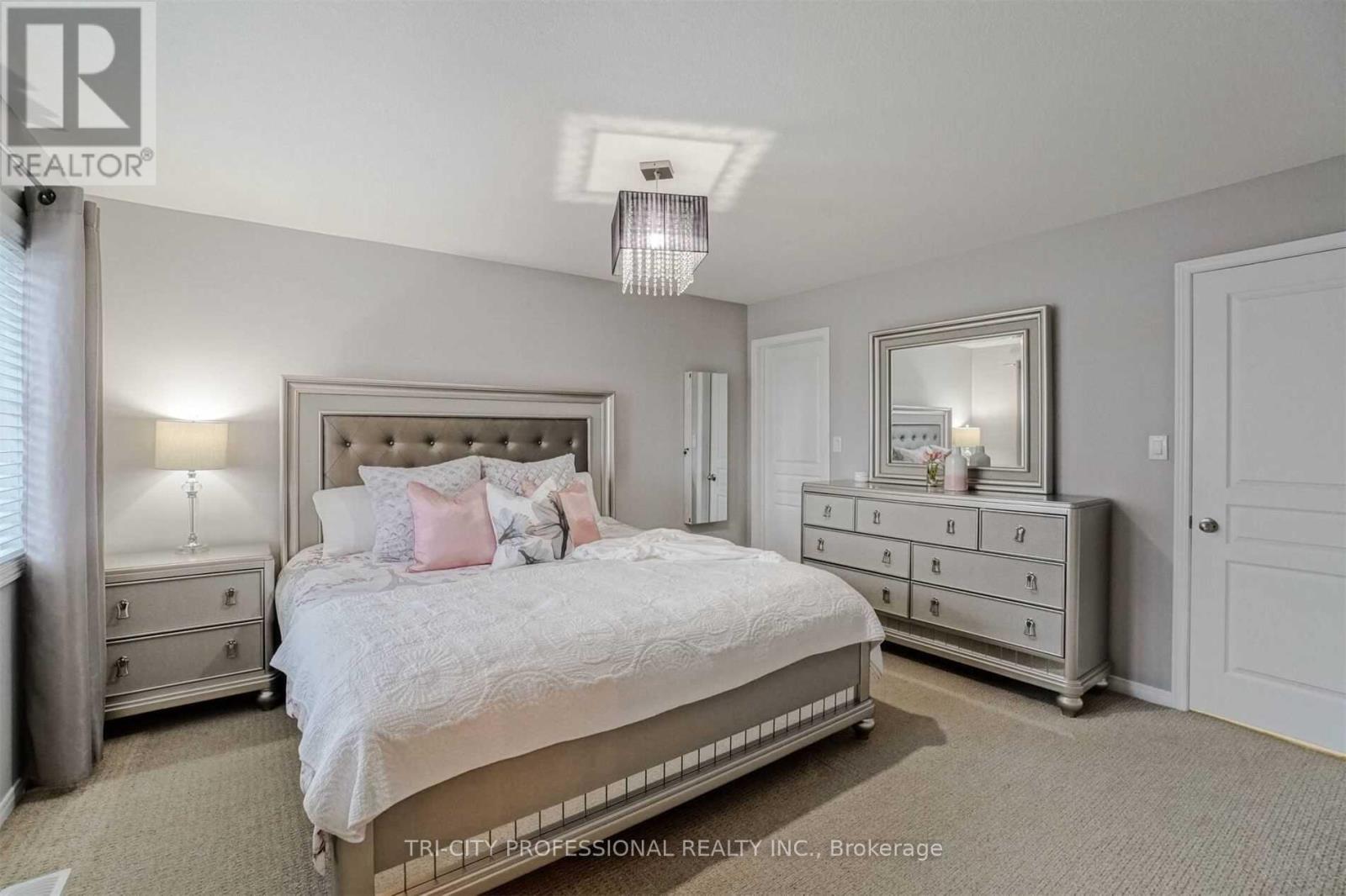 40 - 170 Palacebeach Trail, Hamilton, Ontario  L8E 0H2 - Photo 9 - X12527224