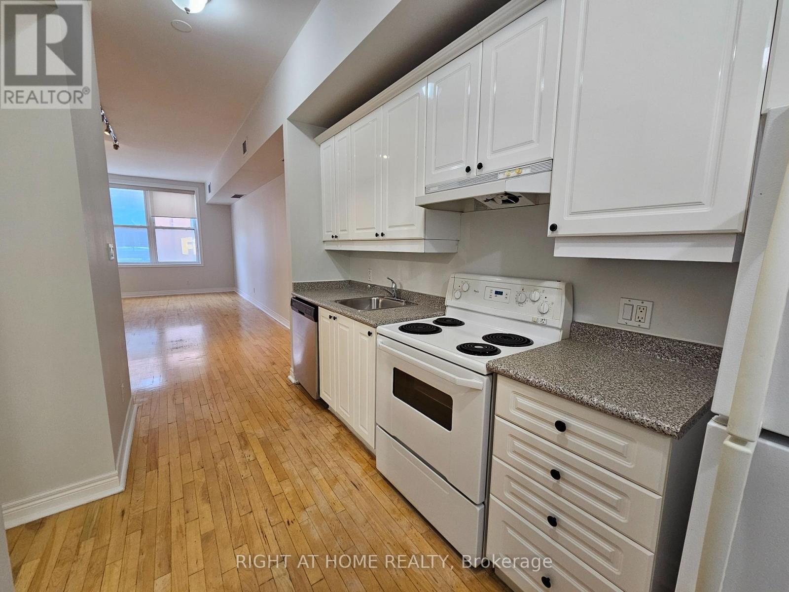 204 - 524 Yonge Street, Toronto, Ontario  M4Y 1X9 - Photo 5 - C12527234