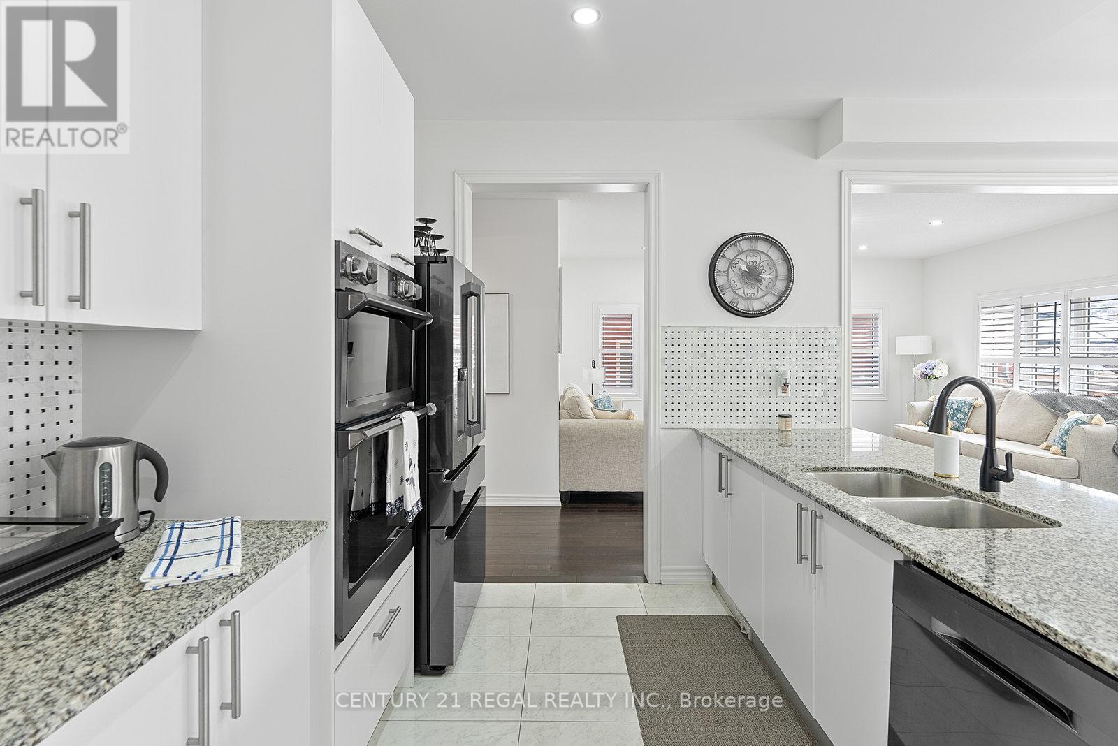 38 Lyle Drive, Clarington, Ontario  L1C 0V8 - Photo 11 - E12483541