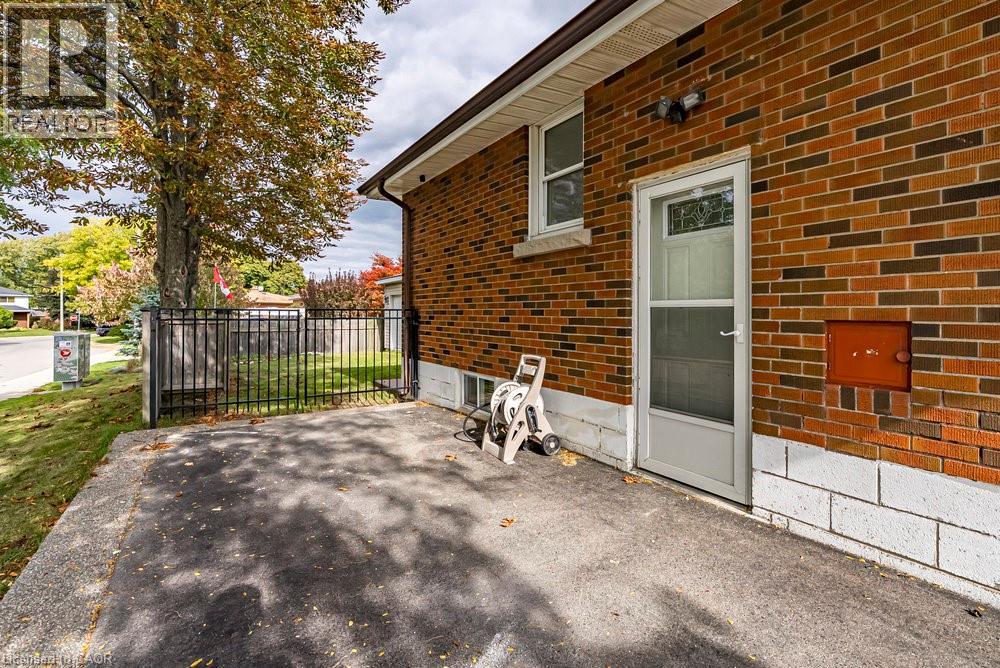 105 Mcelroy Road E, Hamilton, Ontario  L9A 1Z1 - Photo 2 - 40785852