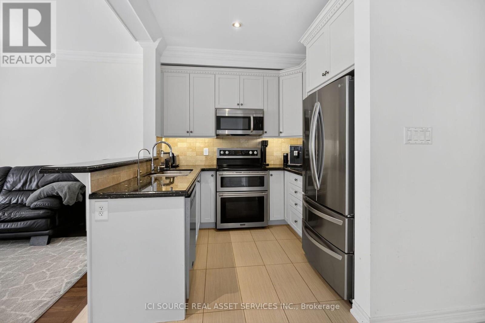 49 Ostrovsky Road, Vaughan, Ontario  L4H 0V9 - Photo 3 - N12471483