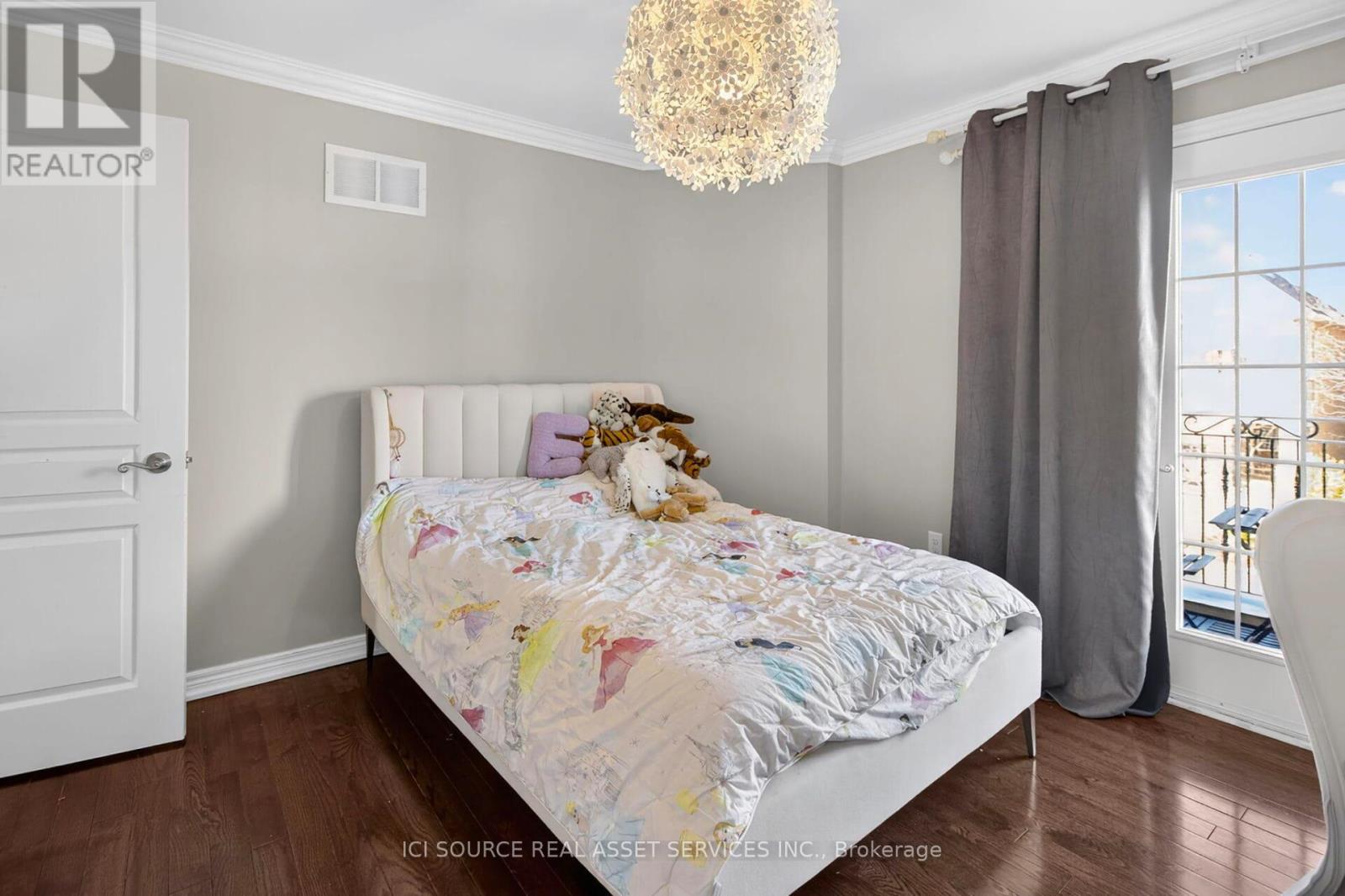 49 Ostrovsky Road, Vaughan, Ontario  L4H 0V9 - Photo 9 - N12471483