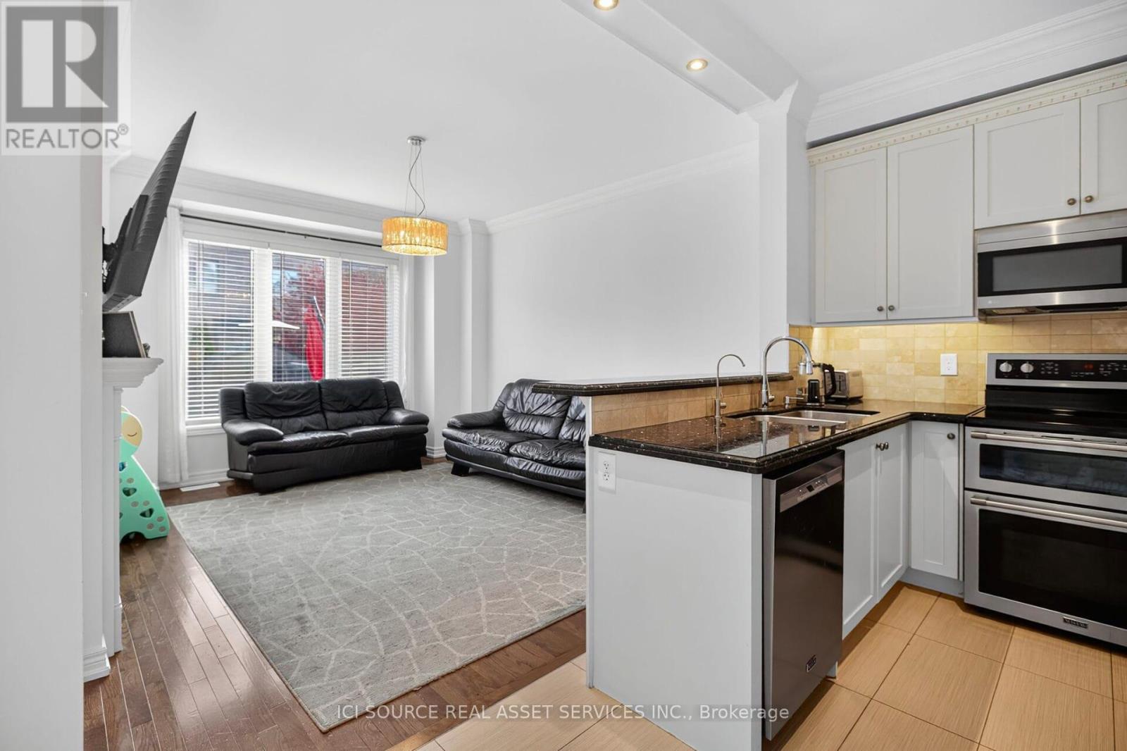 49 Ostrovsky Road, Vaughan, Ontario  L4H 0V9 - Photo 2 - N12471483