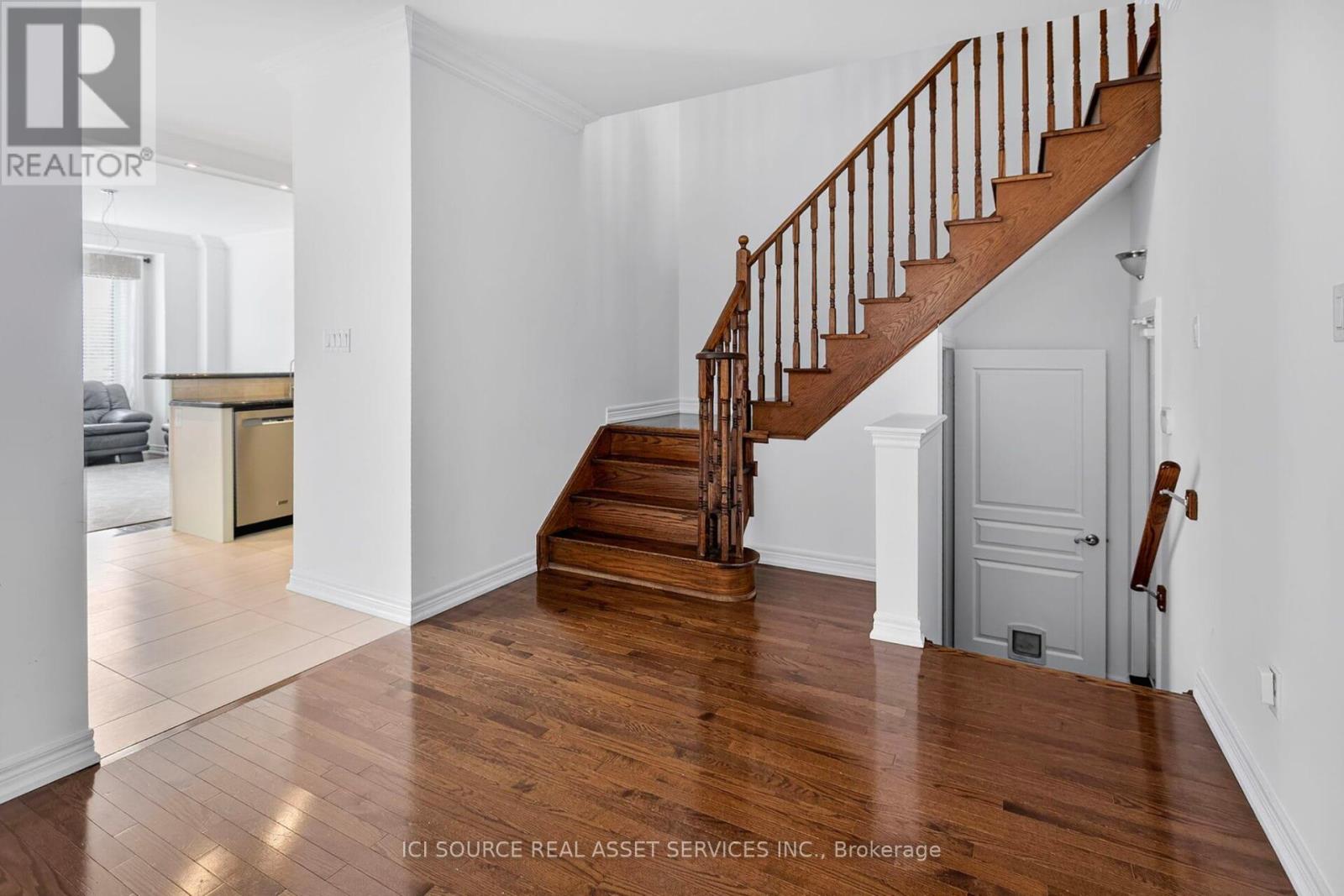 49 Ostrovsky Road, Vaughan, Ontario  L4H 0V9 - Photo 4 - N12471483