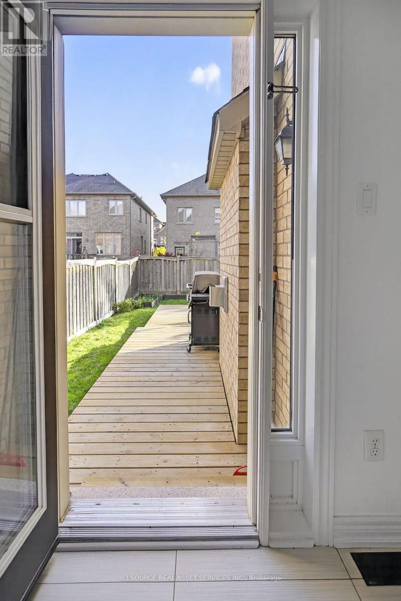 49 Ostrovsky Road, Vaughan, Ontario  L4H 0V9 - Photo 27 - N12471483