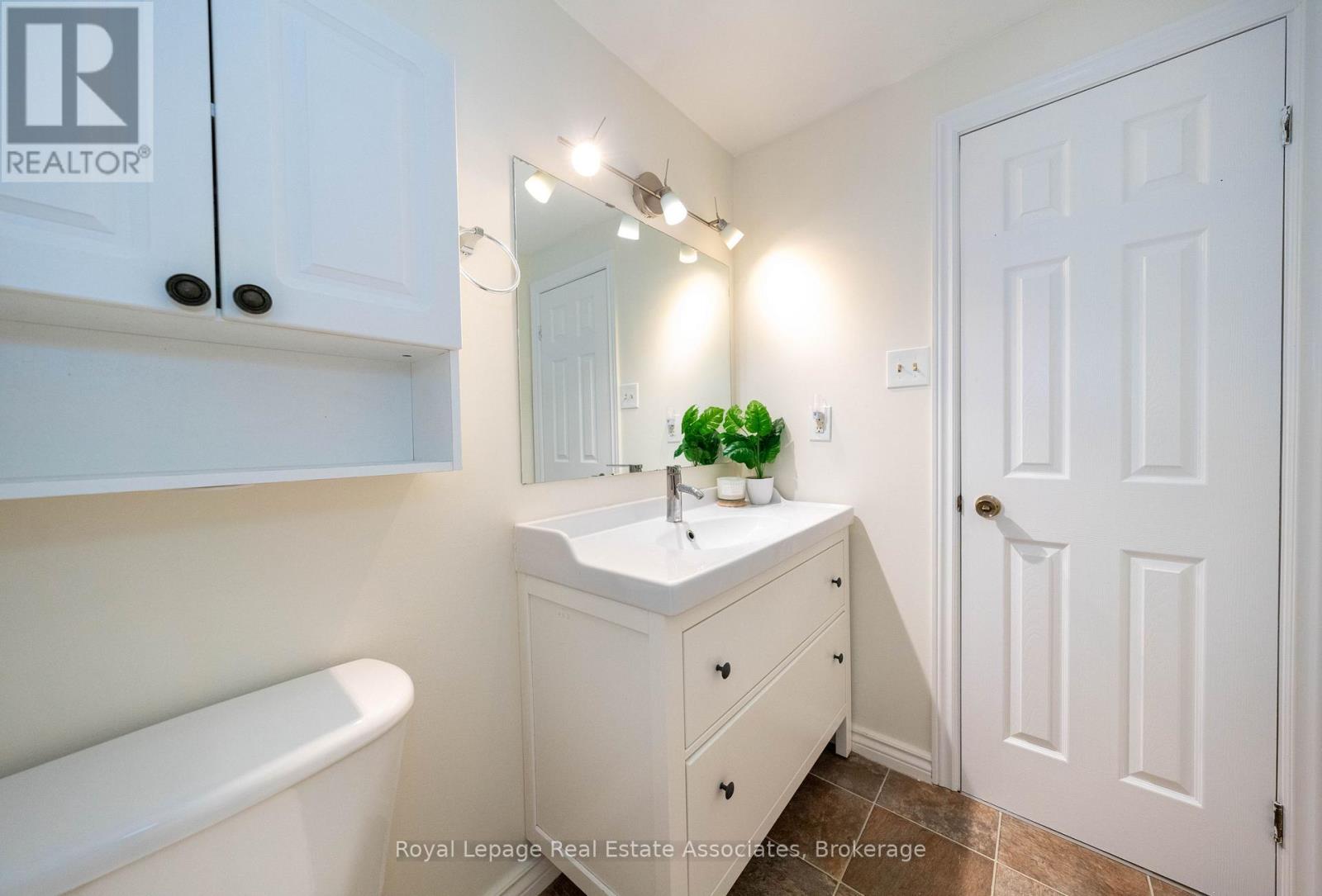 41 Barrett Crescent, Barrie, Ontario  L4N 5A4 - Photo 12 - S12525932