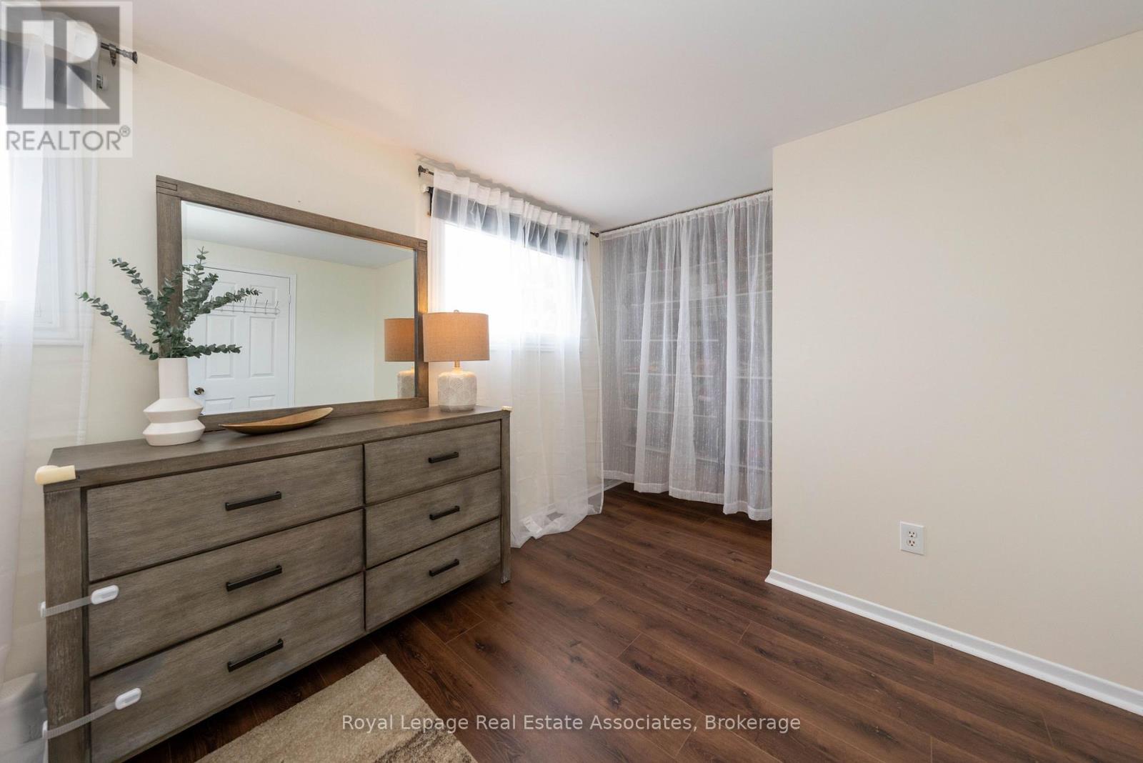 41 Barrett Crescent, Barrie, Ontario  L4N 5A4 - Photo 10 - S12525932