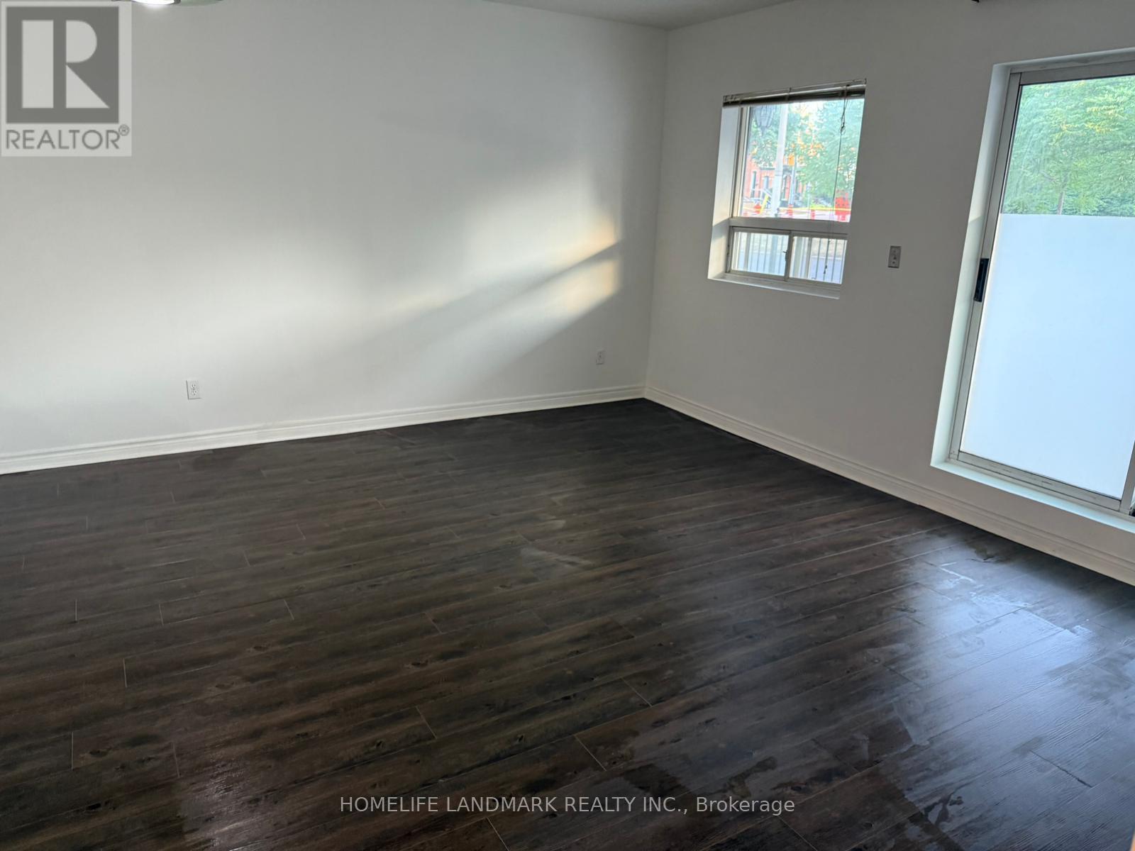 103 - 400 York Boulevard, Hamilton, Ontario  L8R 3M5 - Photo 11 - X12527244