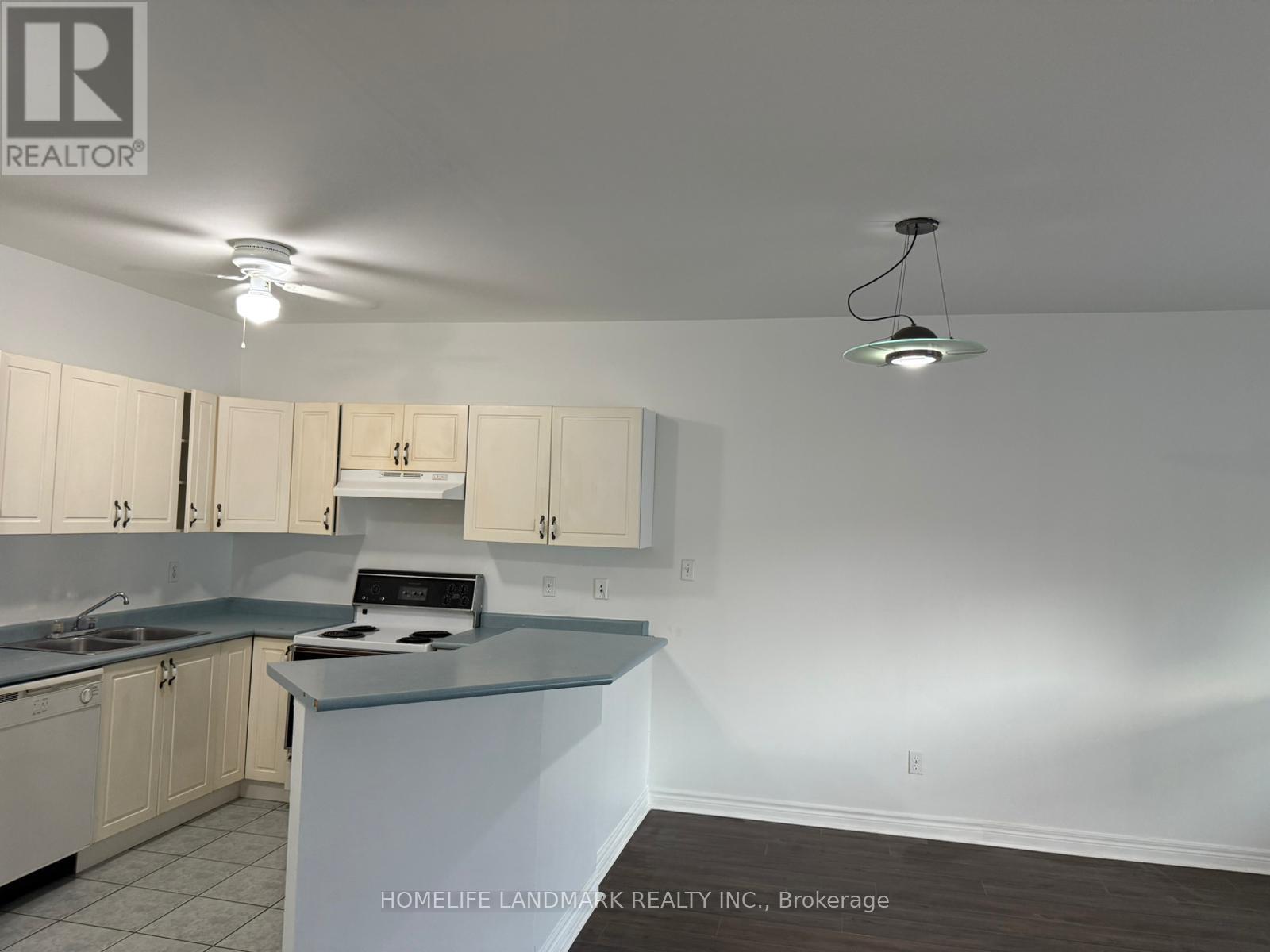 103 - 400 York Boulevard, Hamilton, Ontario  L8R 3M5 - Photo 12 - X12527244