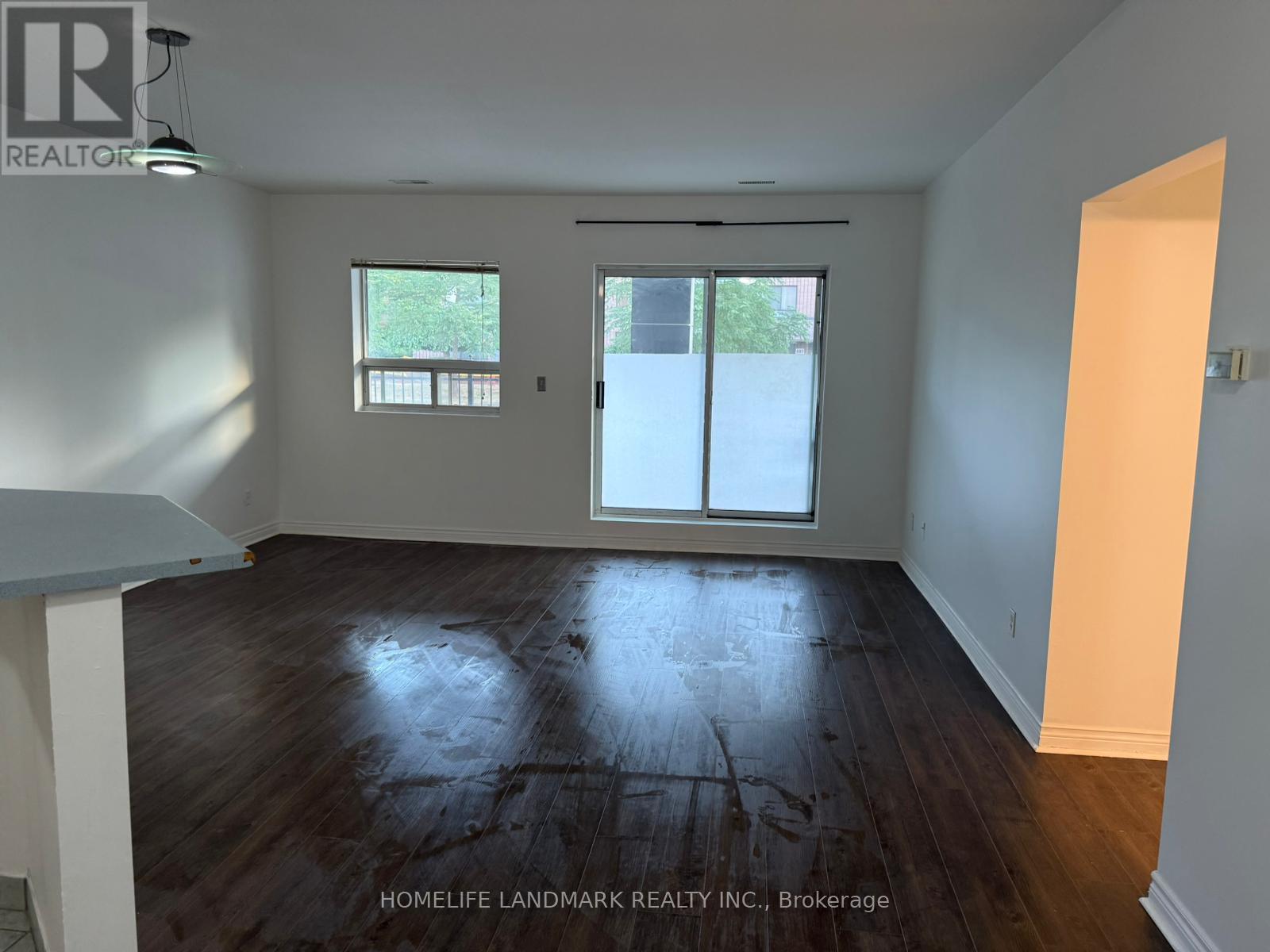 103 - 400 York Boulevard, Hamilton, Ontario  L8R 3M5 - Photo 8 - X12527244