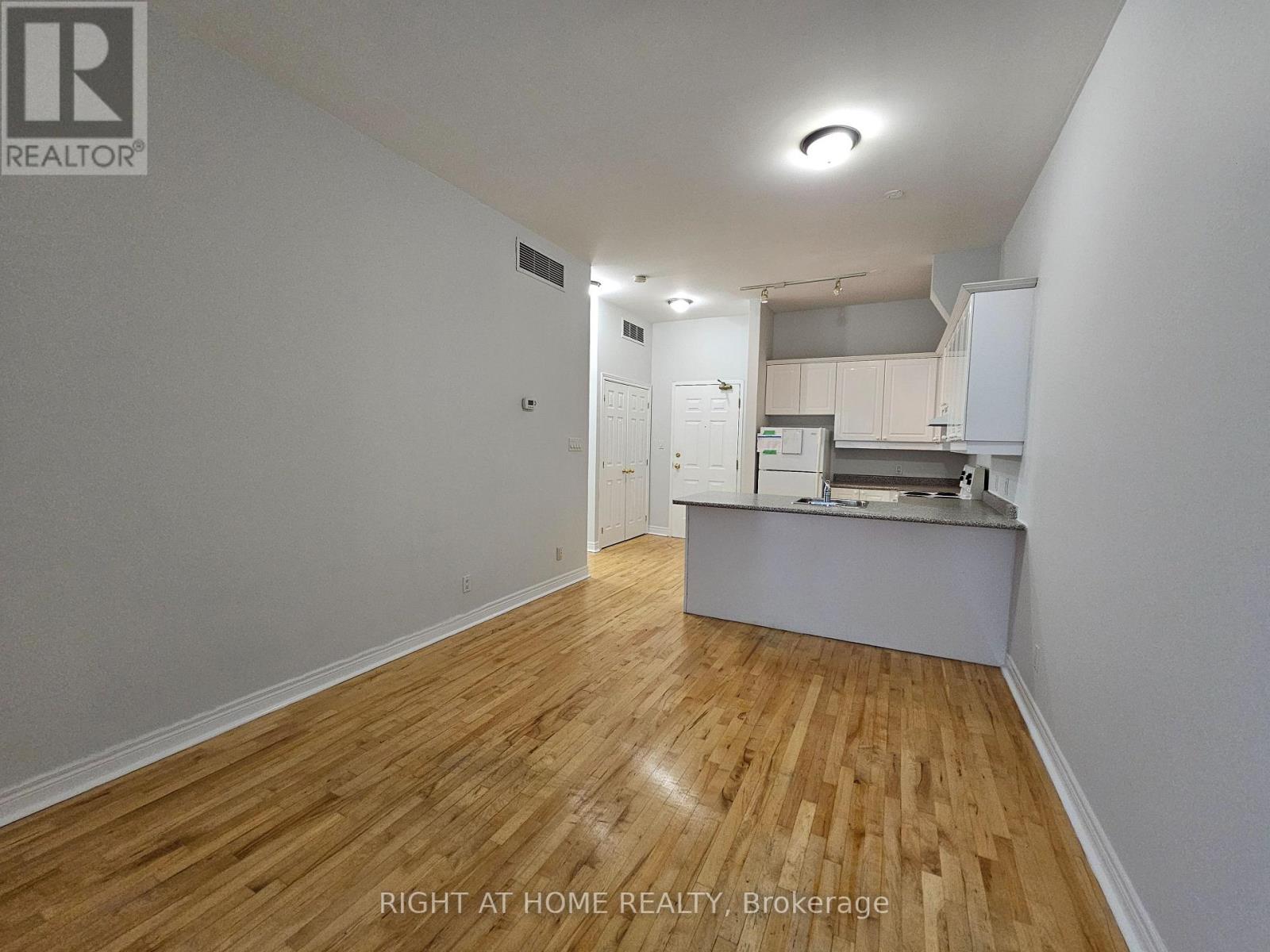 205 - 524 Yonge Street, Toronto, Ontario  M4Y 1X9 - Photo 12 - C12527266