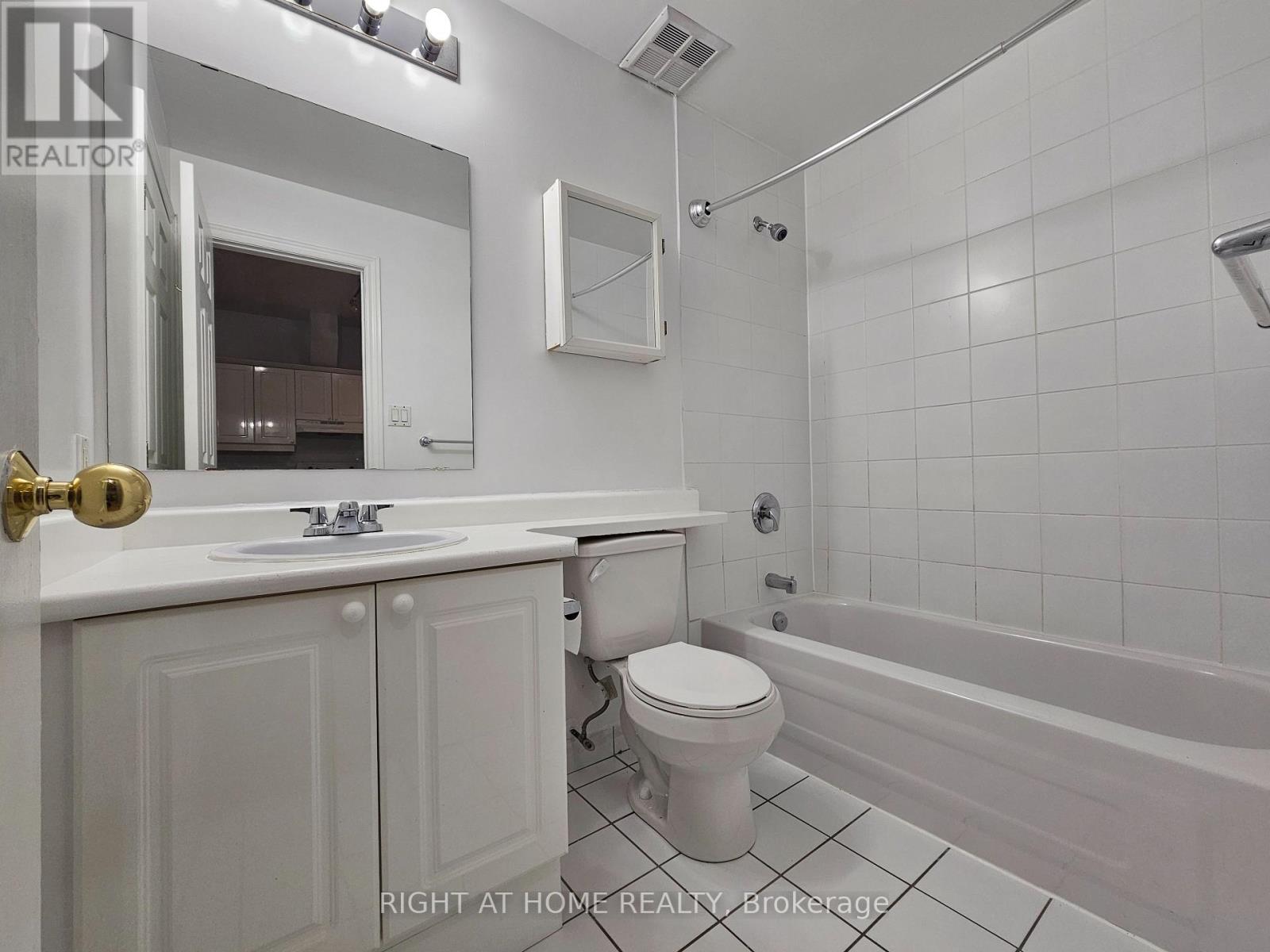 205 - 524 Yonge Street, Toronto, Ontario  M4Y 1X9 - Photo 19 - C12527266