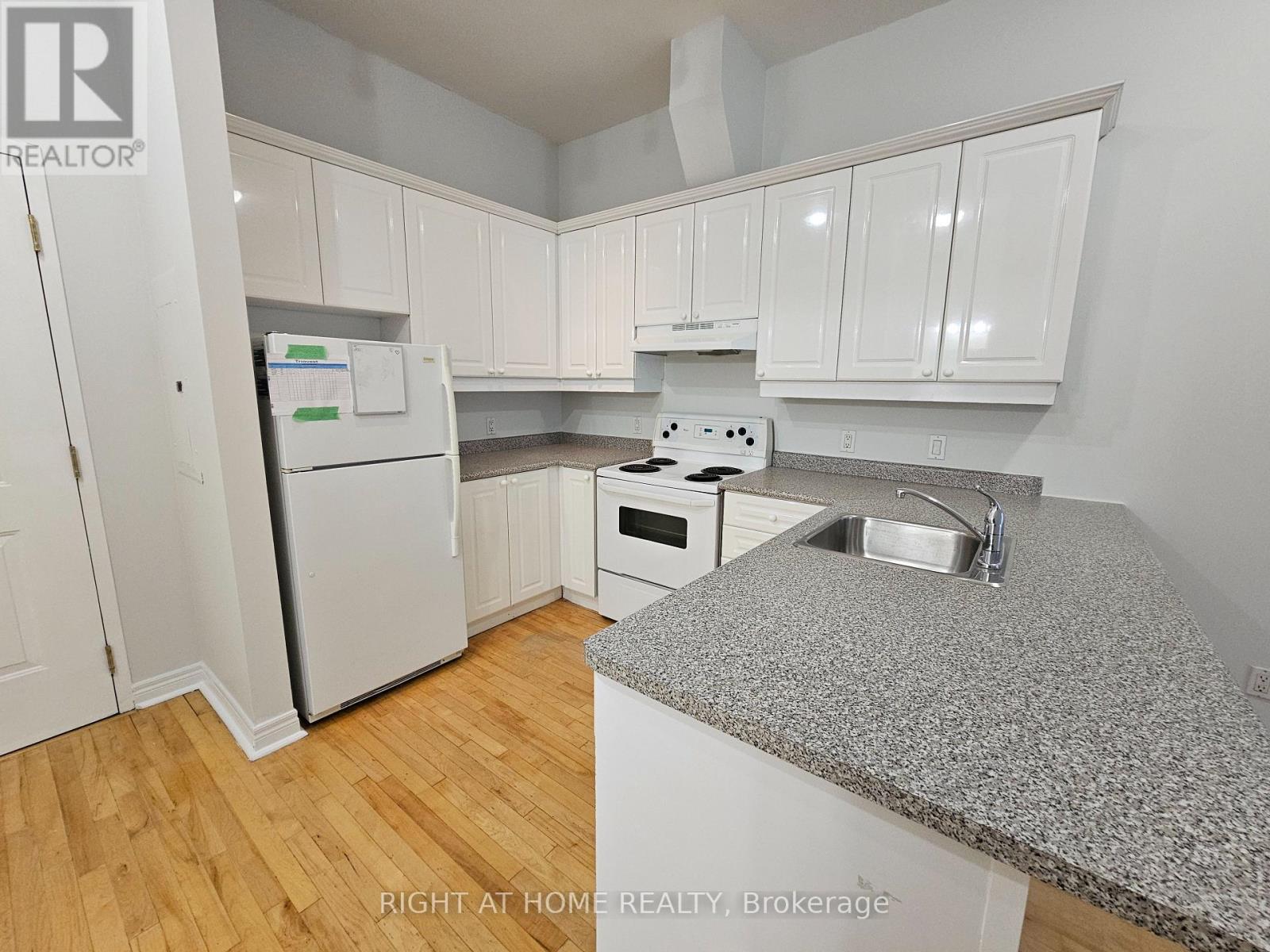 205 - 524 Yonge Street, Toronto, Ontario  M4Y 1X9 - Photo 9 - C12527266