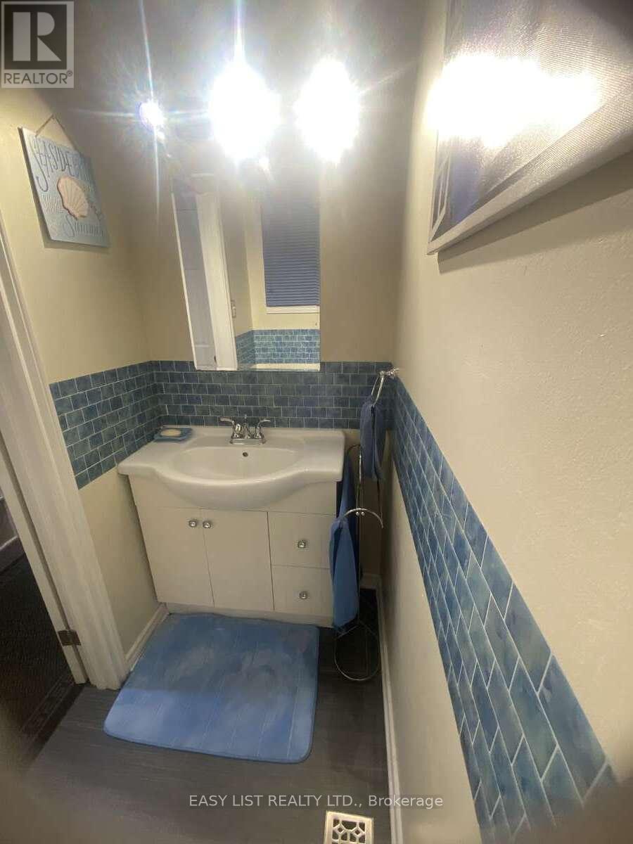 246 Romulus Private, Ottawa, Ontario  K1K 3Y2 - Photo 3 - X12200377