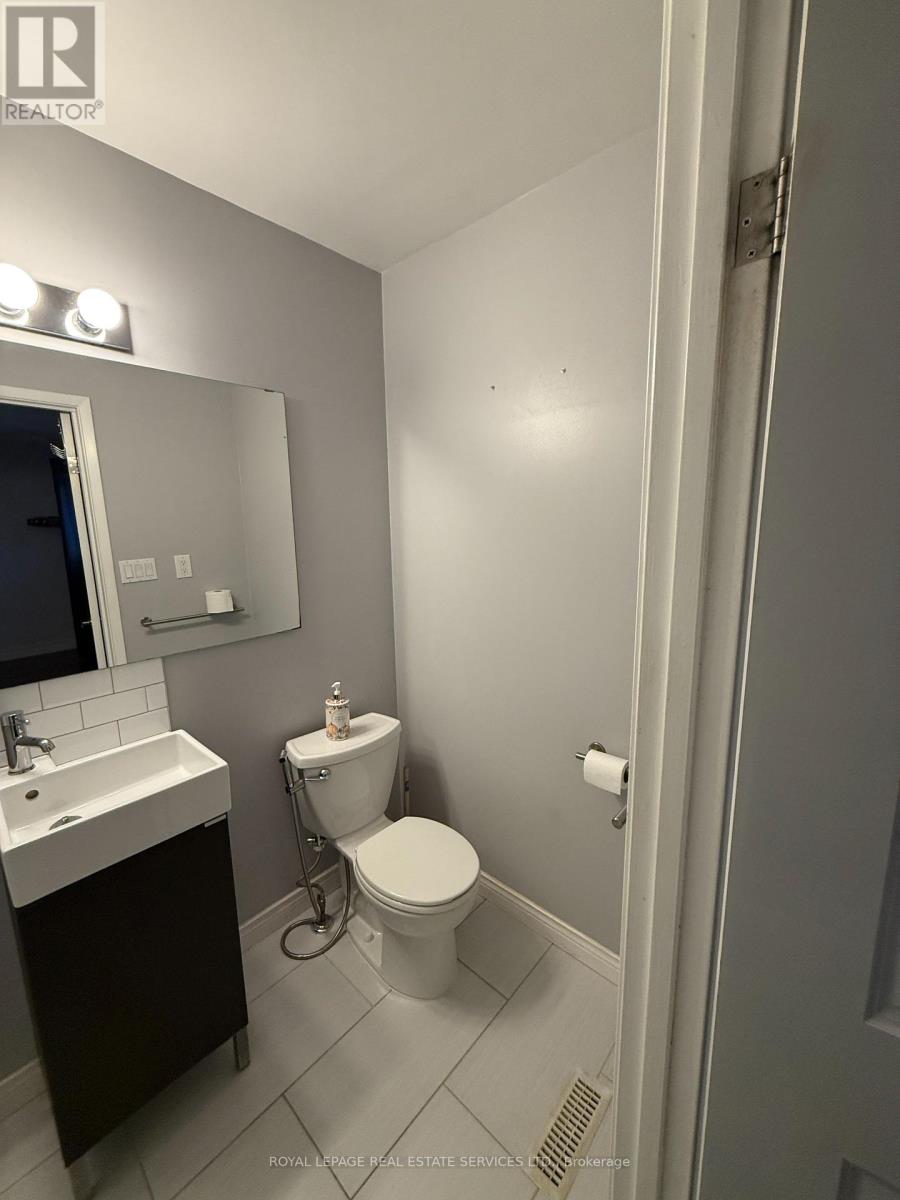 75 - 60 Hanson Rd Road, Mississauga, Ontario  L5B 2P6 - Photo 11 - W12527262