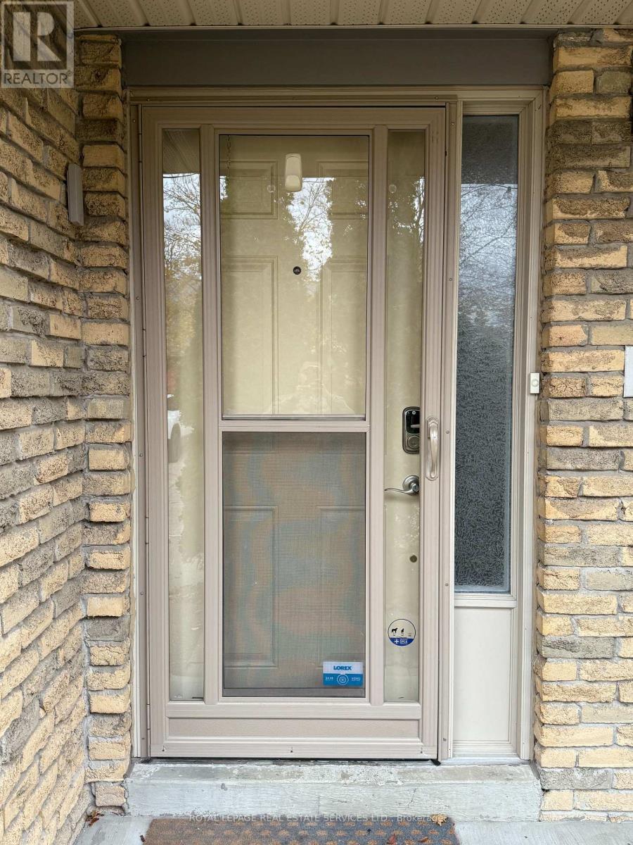 75 - 60 Hanson Rd Road, Mississauga, Ontario  L5B 2P6 - Photo 2 - W12527262