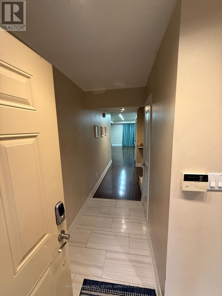 75 - 60 Hanson Rd Road, Mississauga, Ontario  L5B 2P6 - Photo 3 - W12527262