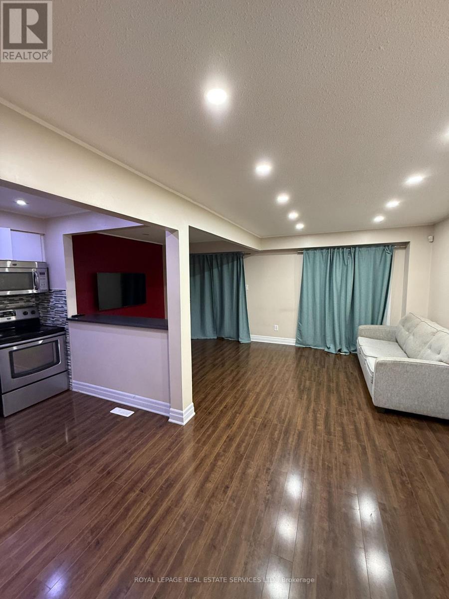 75 - 60 Hanson Rd Road, Mississauga, Ontario  L5B 2P6 - Photo 5 - W12527262