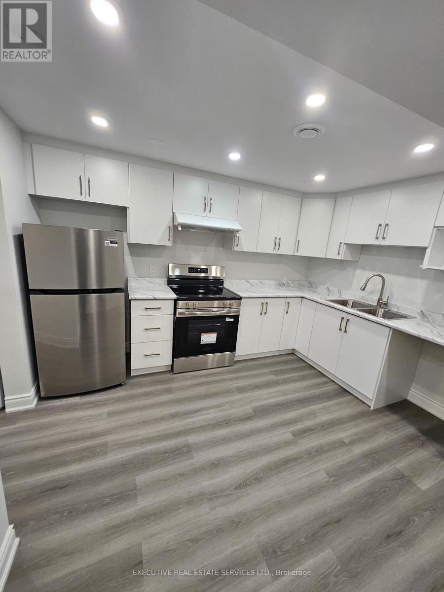 3910 Skyview Street, Mississauga, Ontario  L5M 8A4 - Photo 10 - W12527264