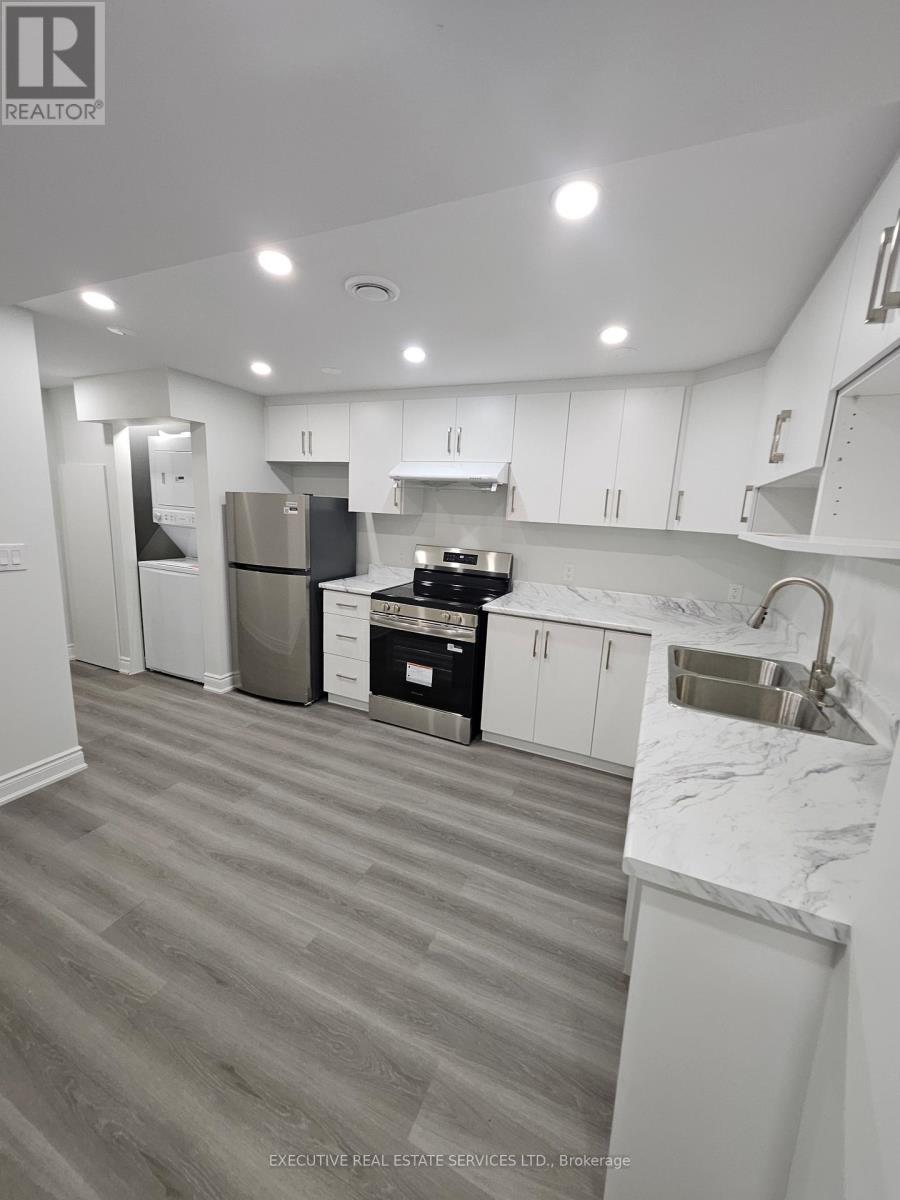 3910 Skyview Street, Mississauga, Ontario  L5M 8A4 - Photo 11 - W12527264