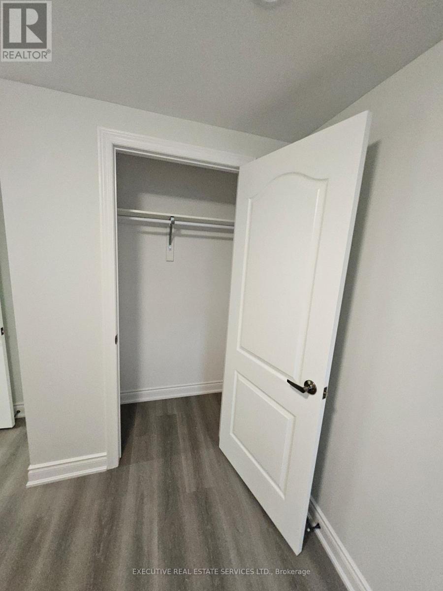 3910 Skyview Street, Mississauga, Ontario  L5M 8A4 - Photo 15 - W12527264