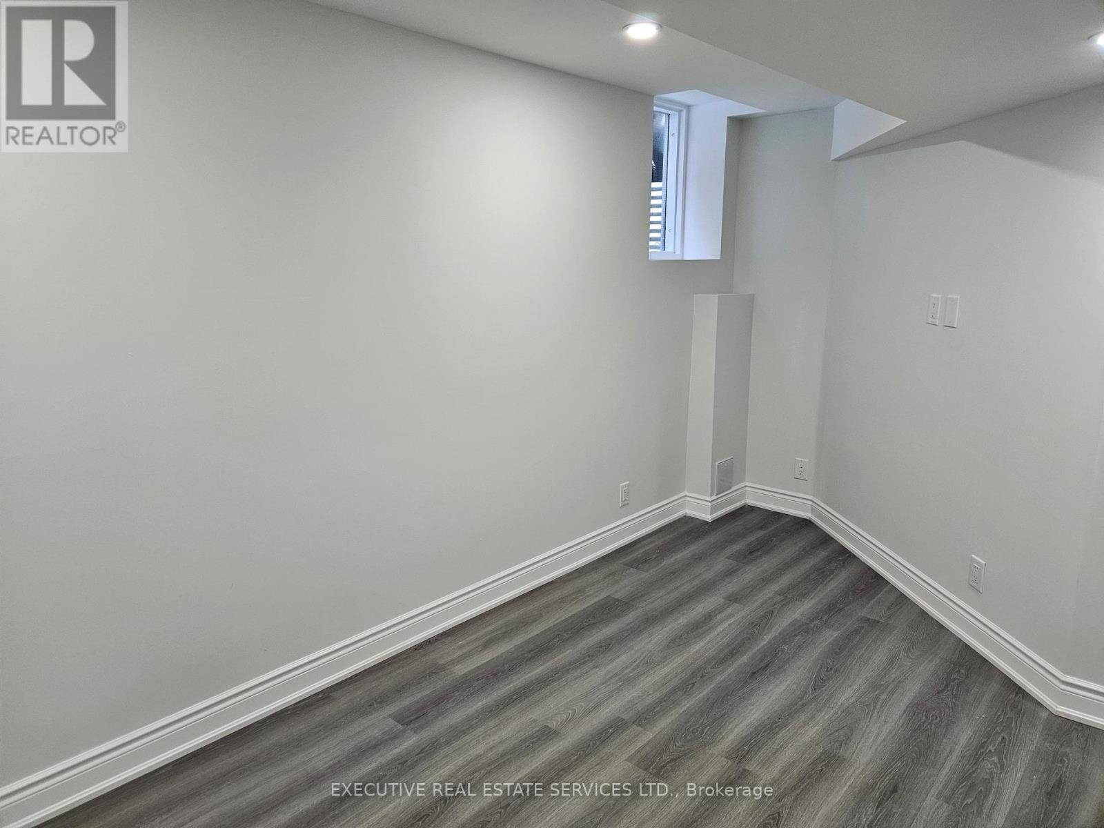 3910 Skyview Street, Mississauga, Ontario  L5M 8A4 - Photo 16 - W12527264