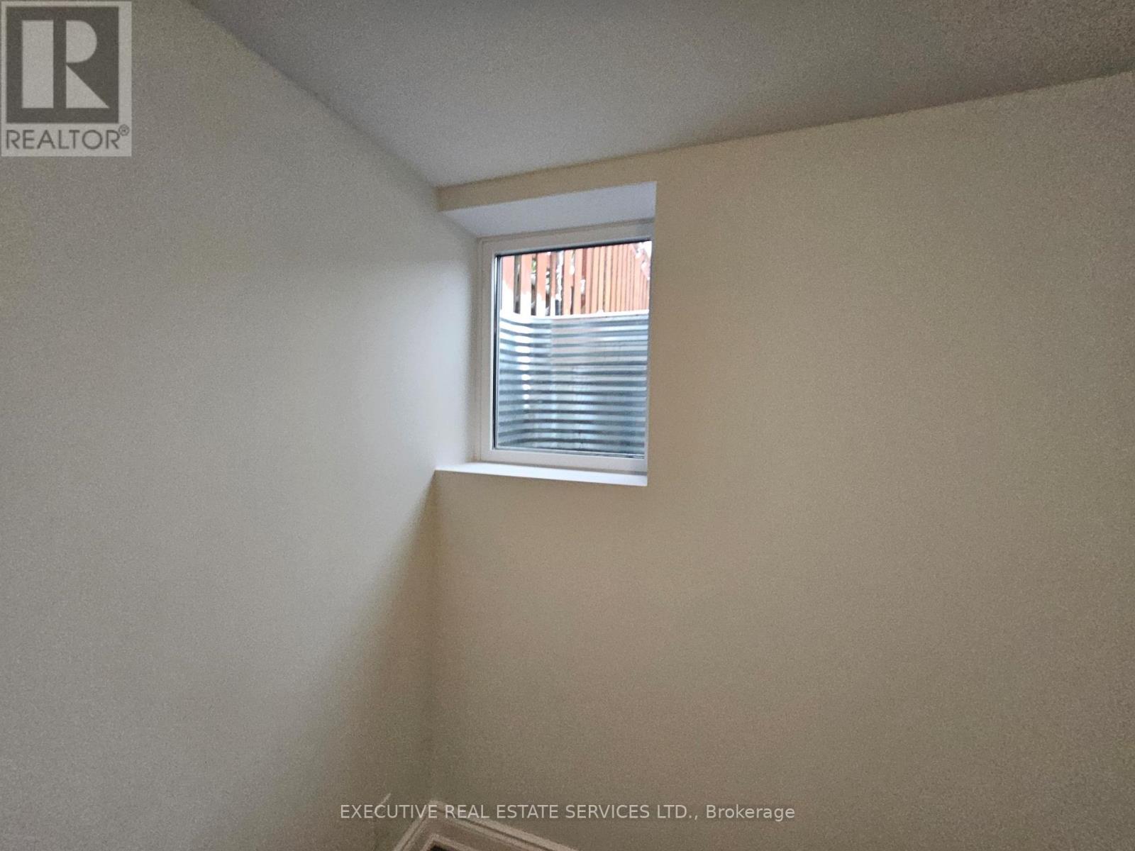 3910 Skyview Street, Mississauga, Ontario  L5M 8A4 - Photo 17 - W12527264