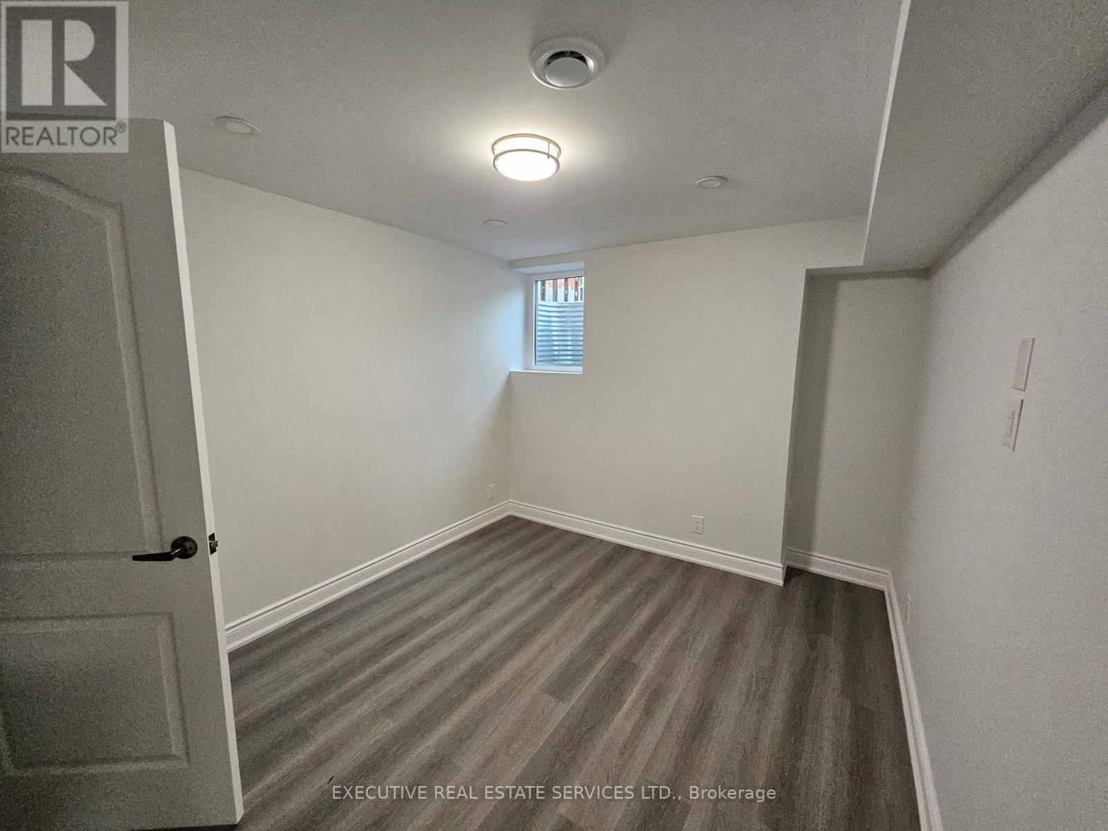 3910 Skyview Street, Mississauga, Ontario  L5M 8A4 - Photo 18 - W12527264