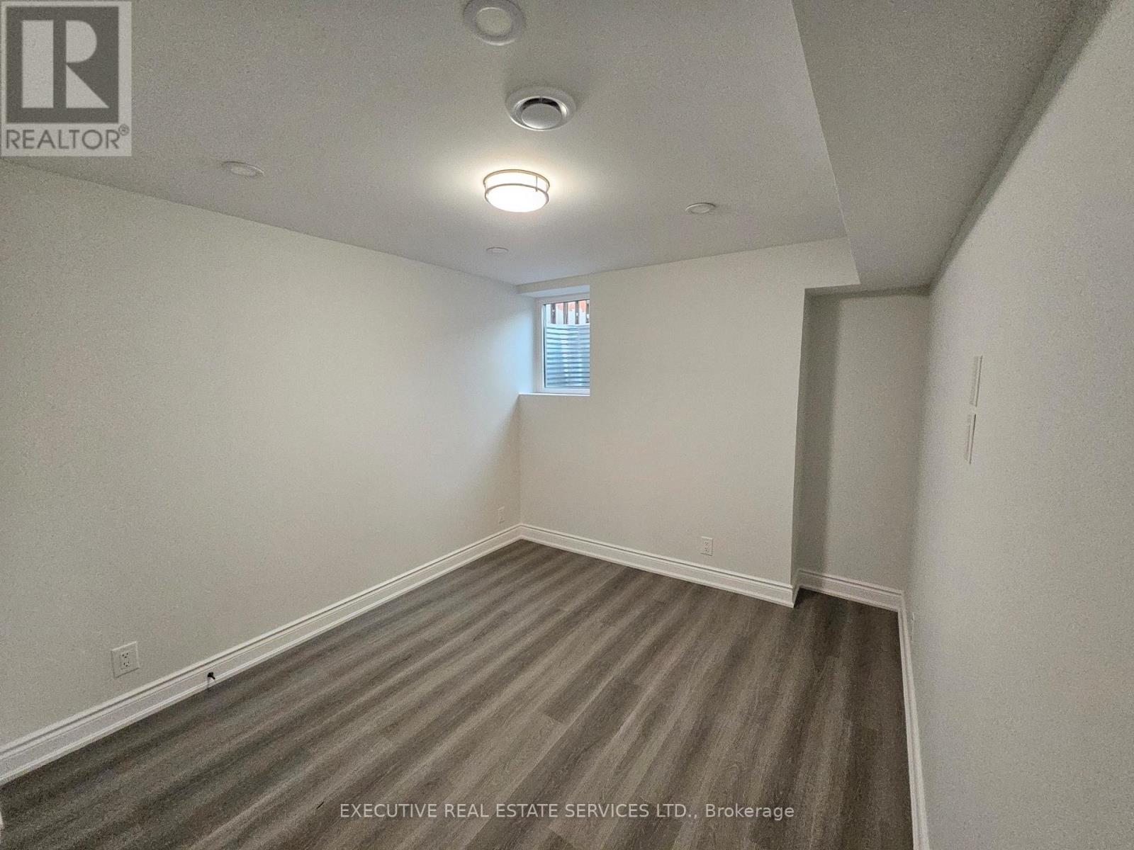 3910 Skyview Street, Mississauga, Ontario  L5M 8A4 - Photo 19 - W12527264