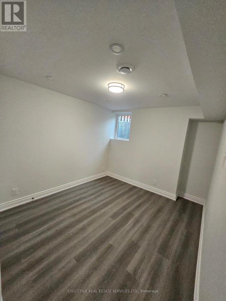 3910 Skyview Street, Mississauga, Ontario  L5M 8A4 - Photo 20 - W12527264