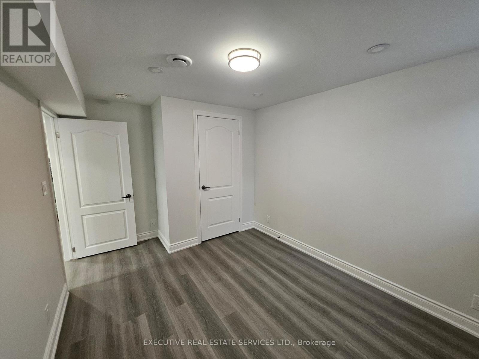 3910 Skyview Street, Mississauga, Ontario  L5M 8A4 - Photo 21 - W12527264