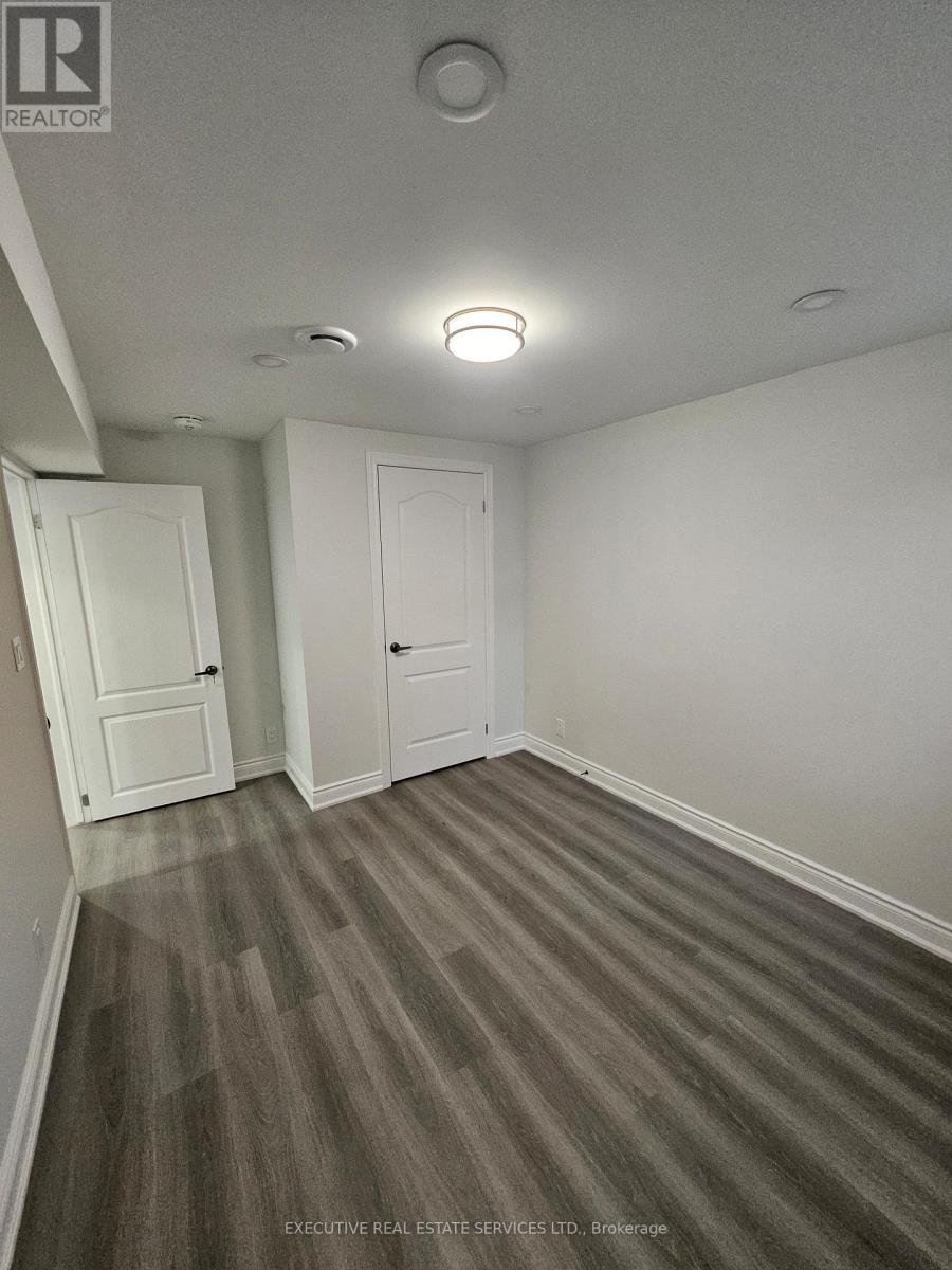 3910 Skyview Street, Mississauga, Ontario  L5M 8A4 - Photo 22 - W12527264