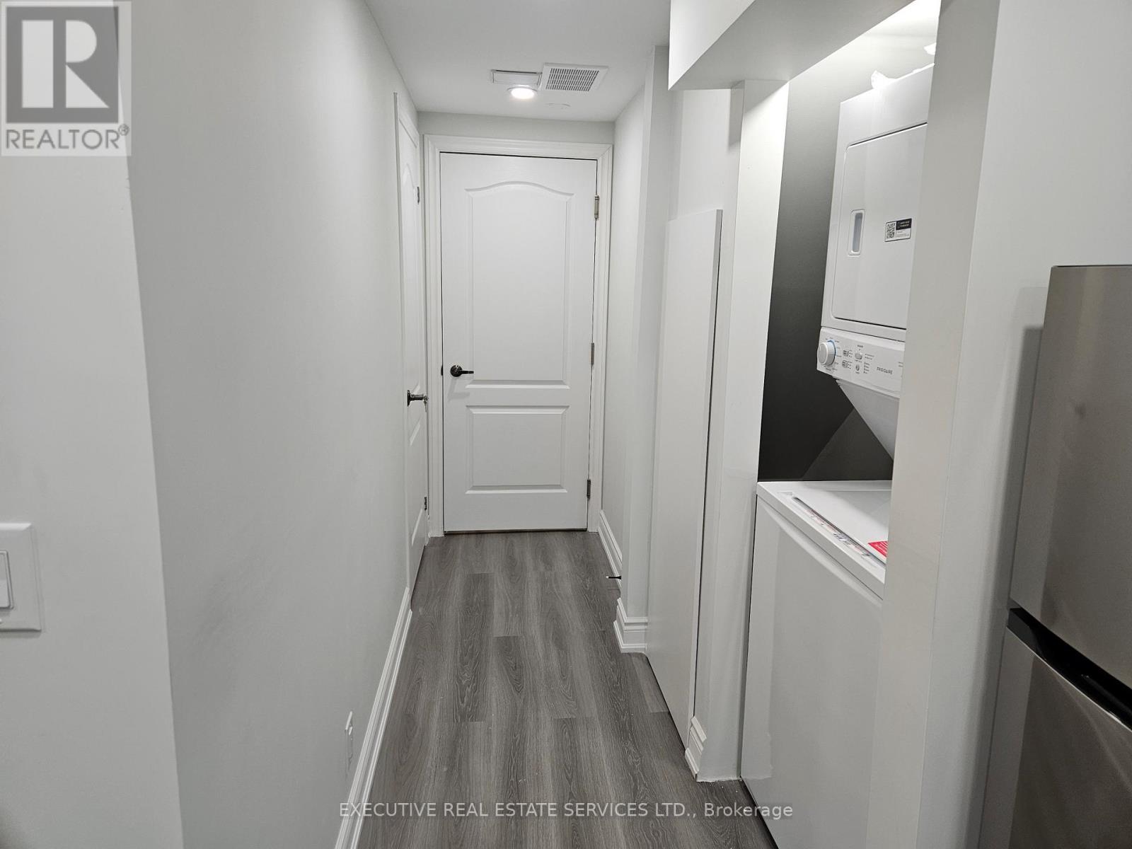 3910 Skyview Street, Mississauga, Ontario  L5M 8A4 - Photo 23 - W12527264