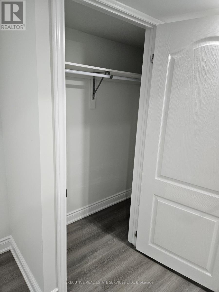 3910 Skyview Street, Mississauga, Ontario  L5M 8A4 - Photo 26 - W12527264