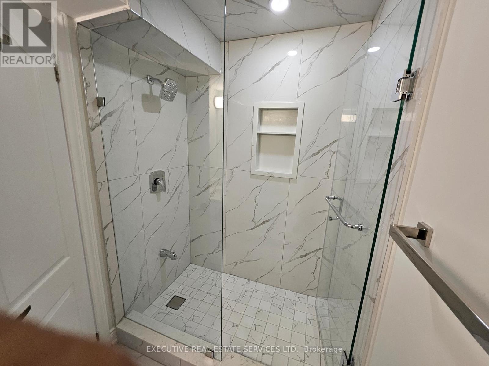 3910 Skyview Street, Mississauga, Ontario  L5M 8A4 - Photo 28 - W12527264